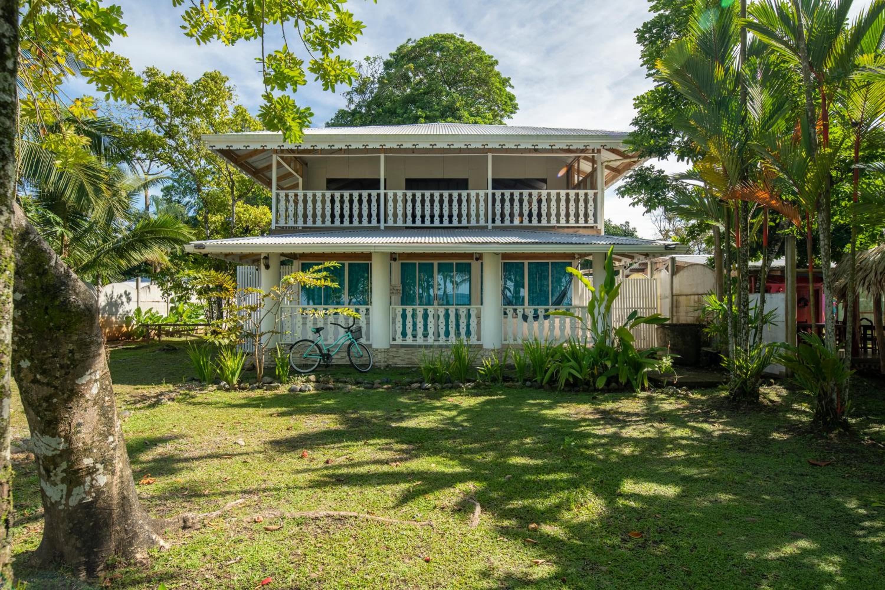 Casa Blanca Beachfront House with Shared Pool Access Pangea Lodge