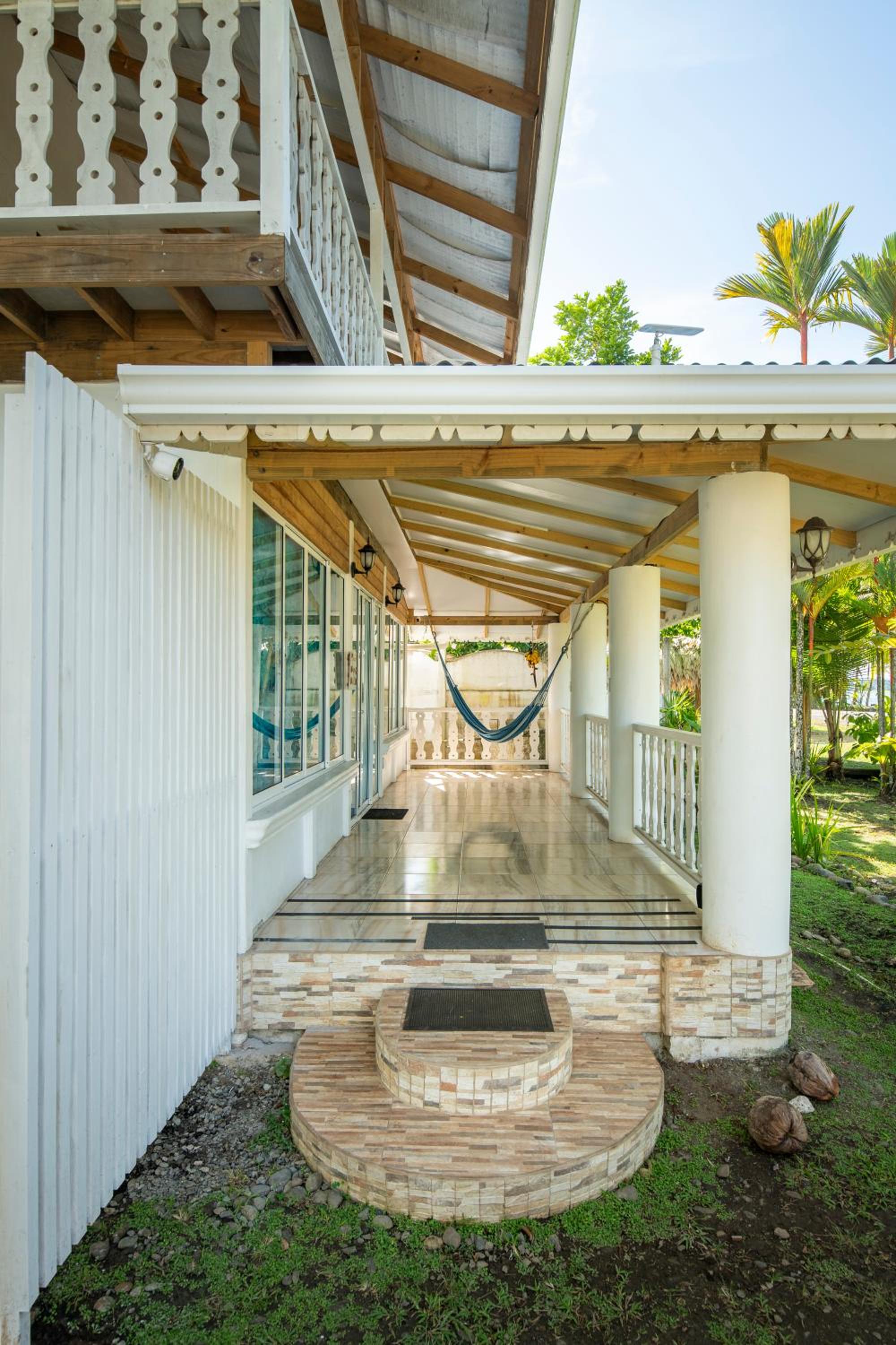 Casa Blanca Beachfront House with Shared Pool Access Pangea Lodge