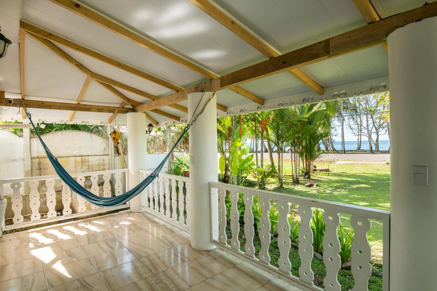 Casa Blanca Beachfront House with Shared Pool Access Pangea Lodge