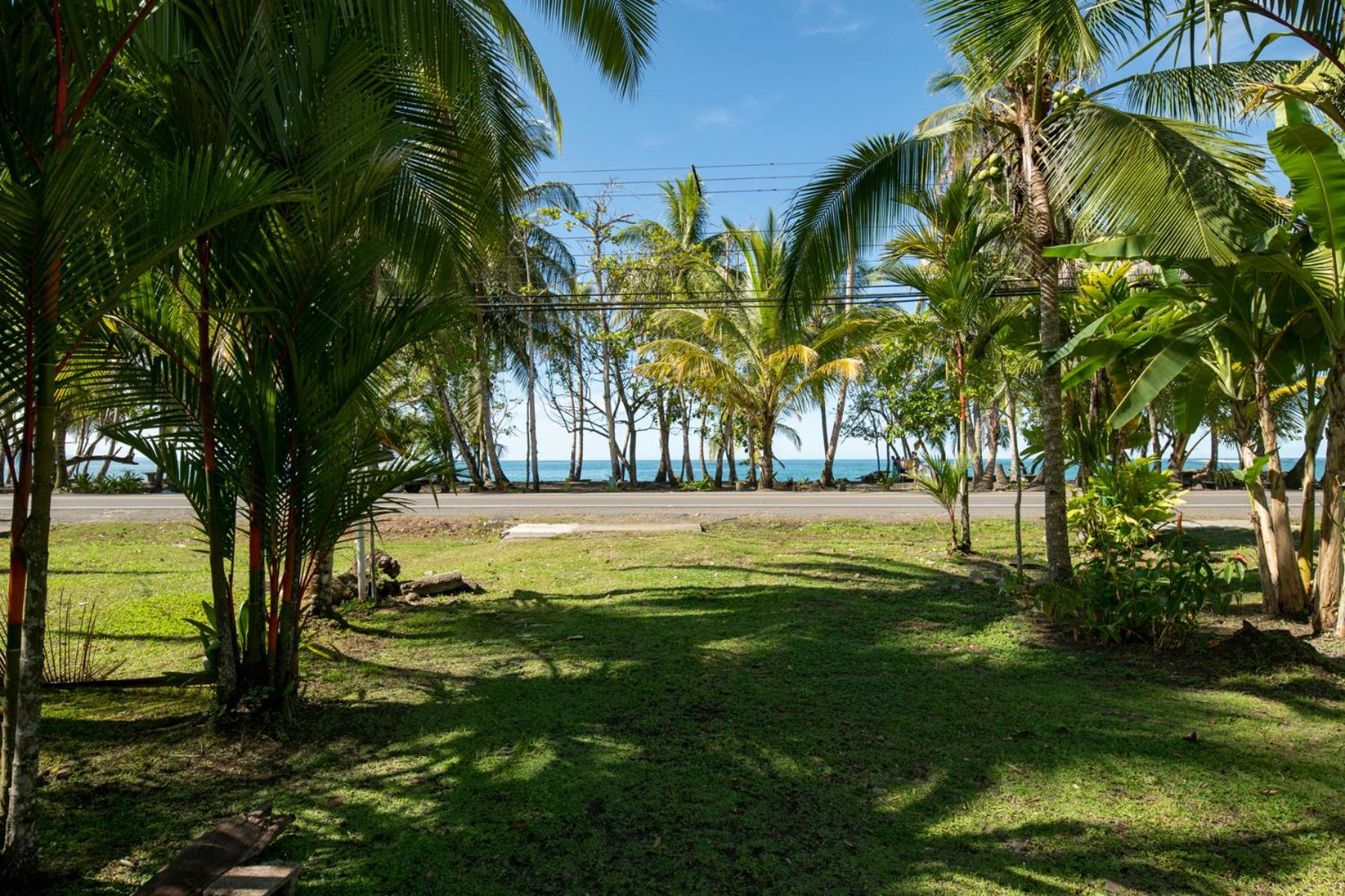Casa Blanca Beachfront House with Shared Pool Access Pangea Lodge