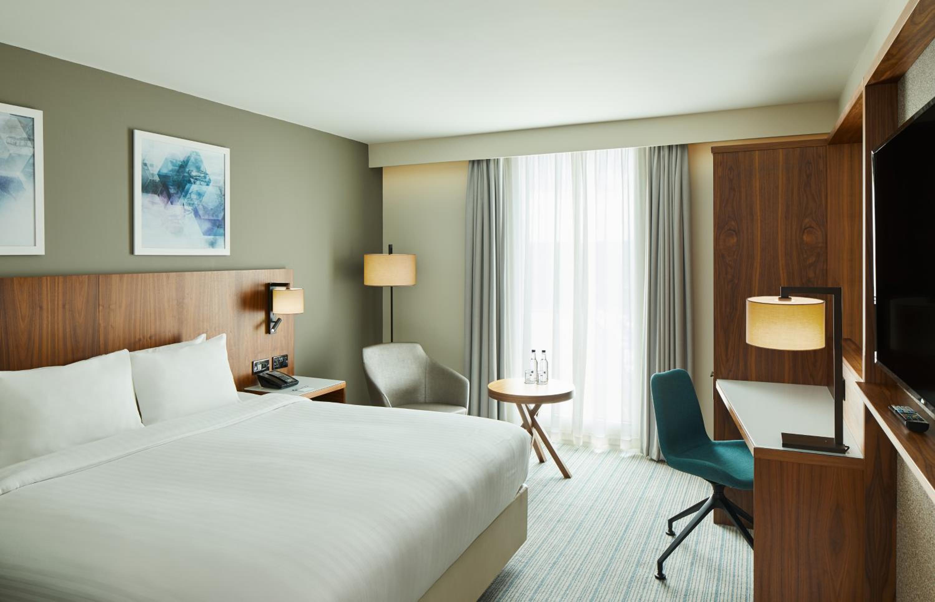 Horley Vacations - Courtyard by Marriott London Gatwick Airport - Property Image 1