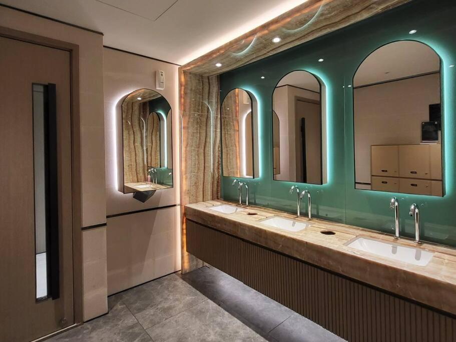 MarQ District 1 Elite Apartel by SSens