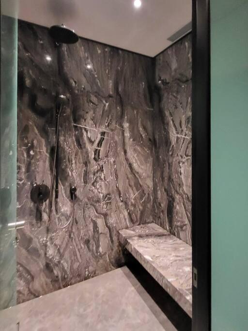 MarQ District 1 Elite Apartel by SSens