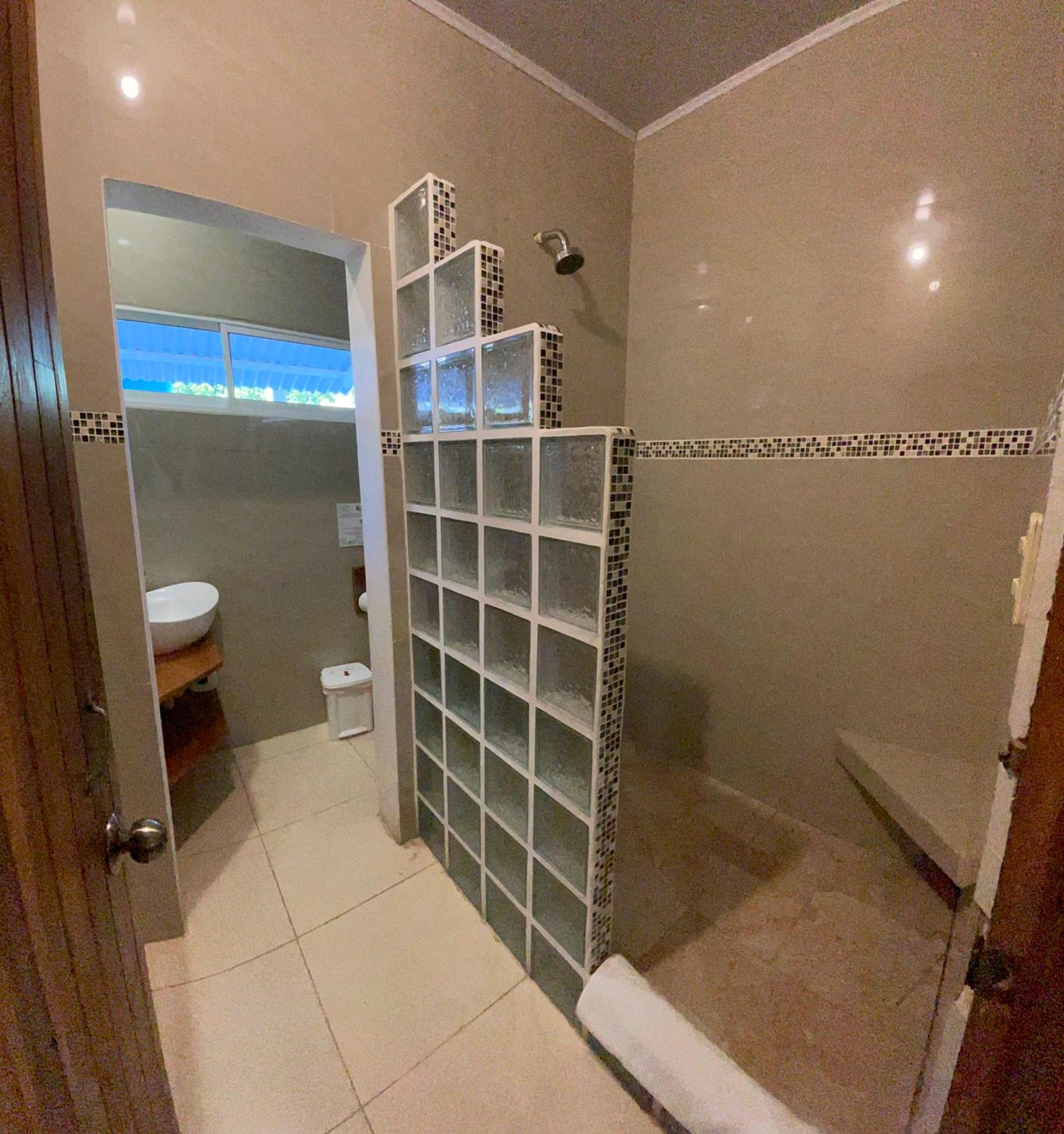 Casa Blanca Beachfront House with Shared Pool Access Pangea Lodge