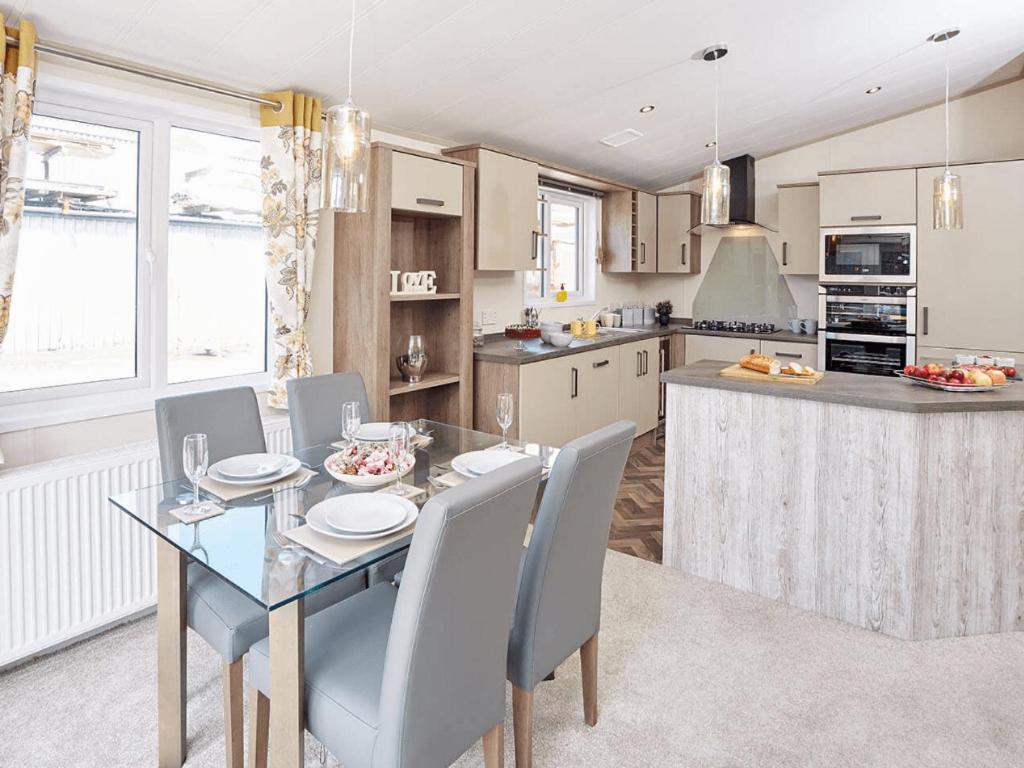 Wooler Vacations - Limetree Lodge 2 with Pets Welcome at Riverside Leisure Park - Property Image 7