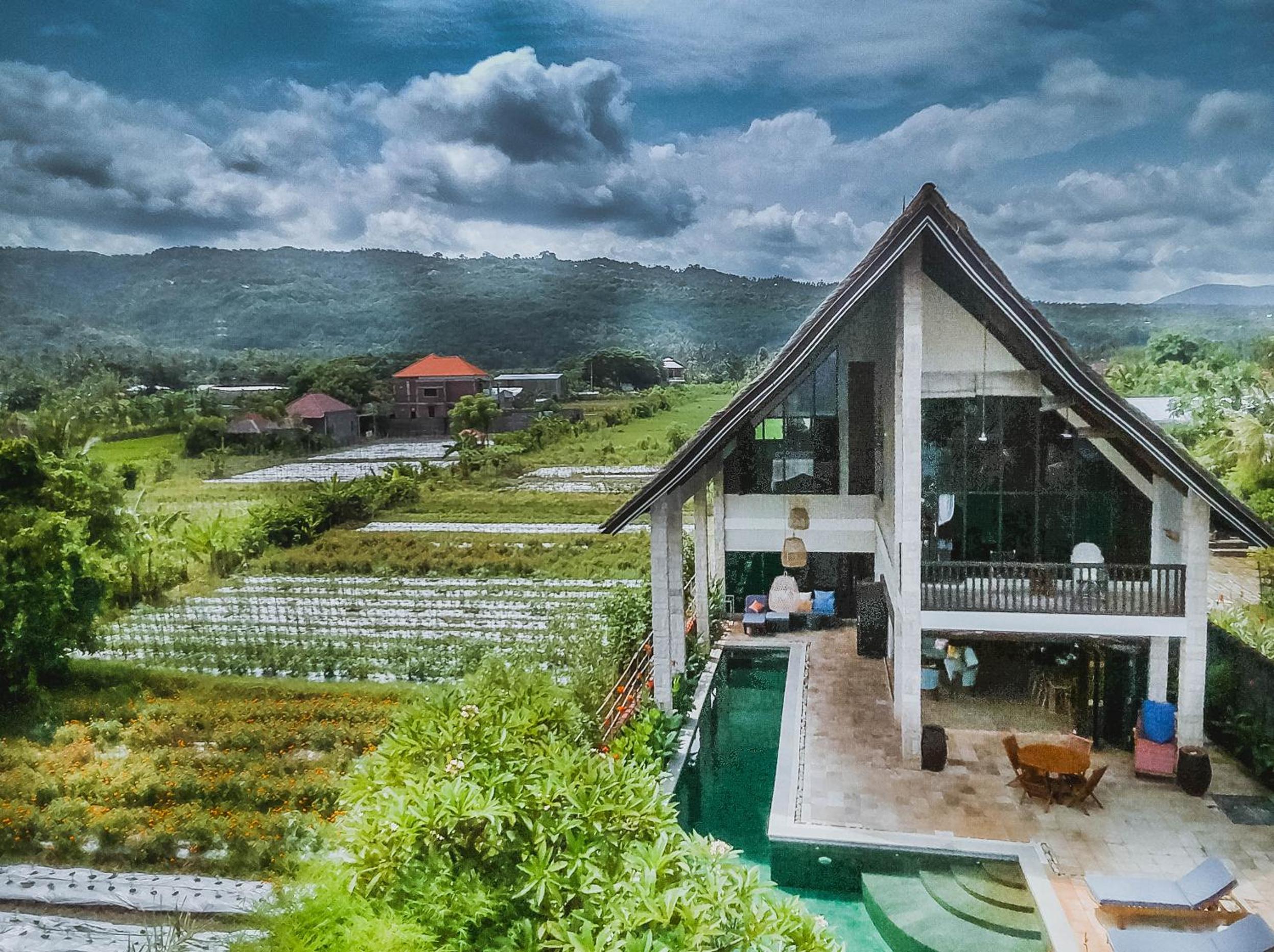 Samastiti villas by the beach Lovina view 2