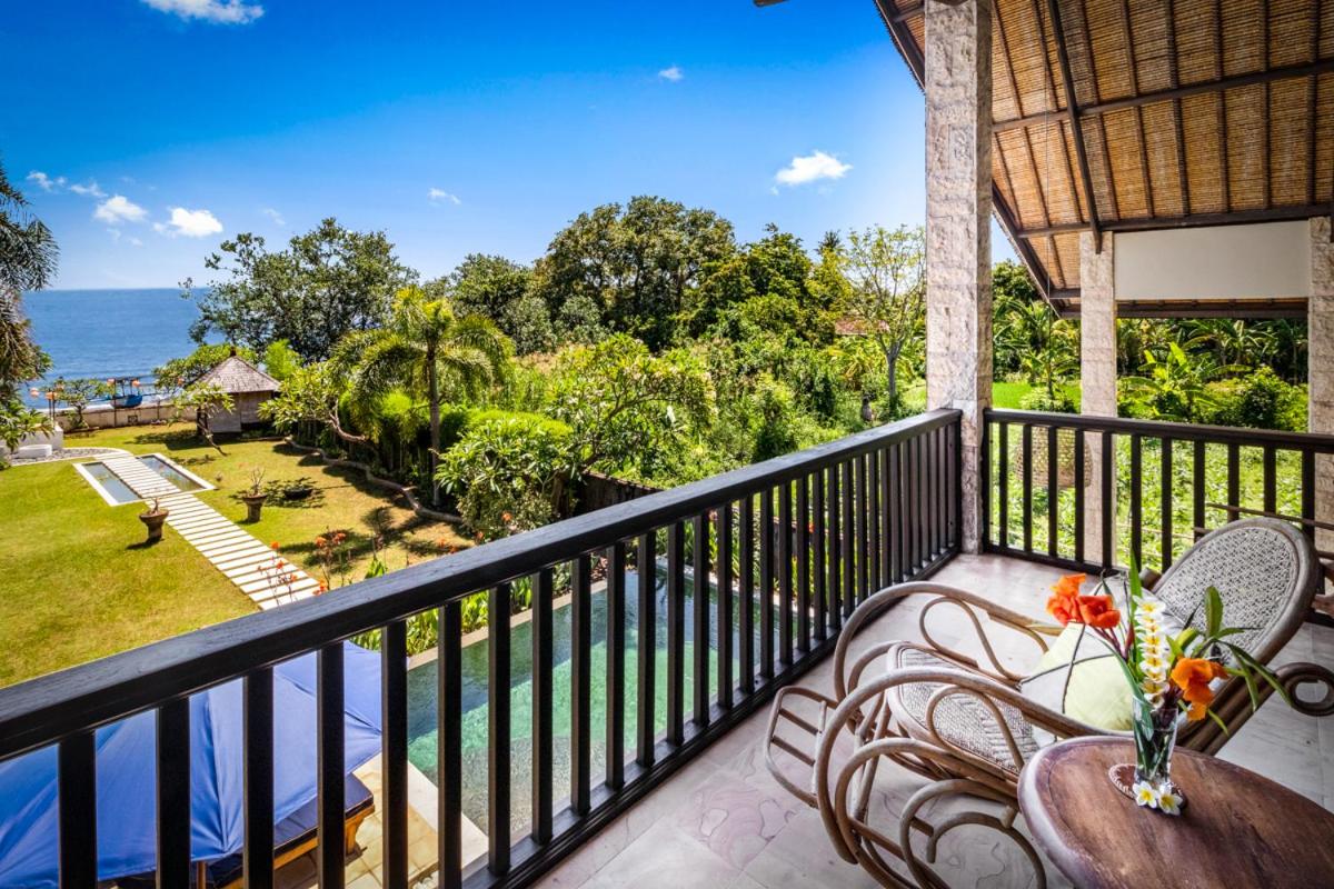 Samastiti villas by the beach Lovina view 4