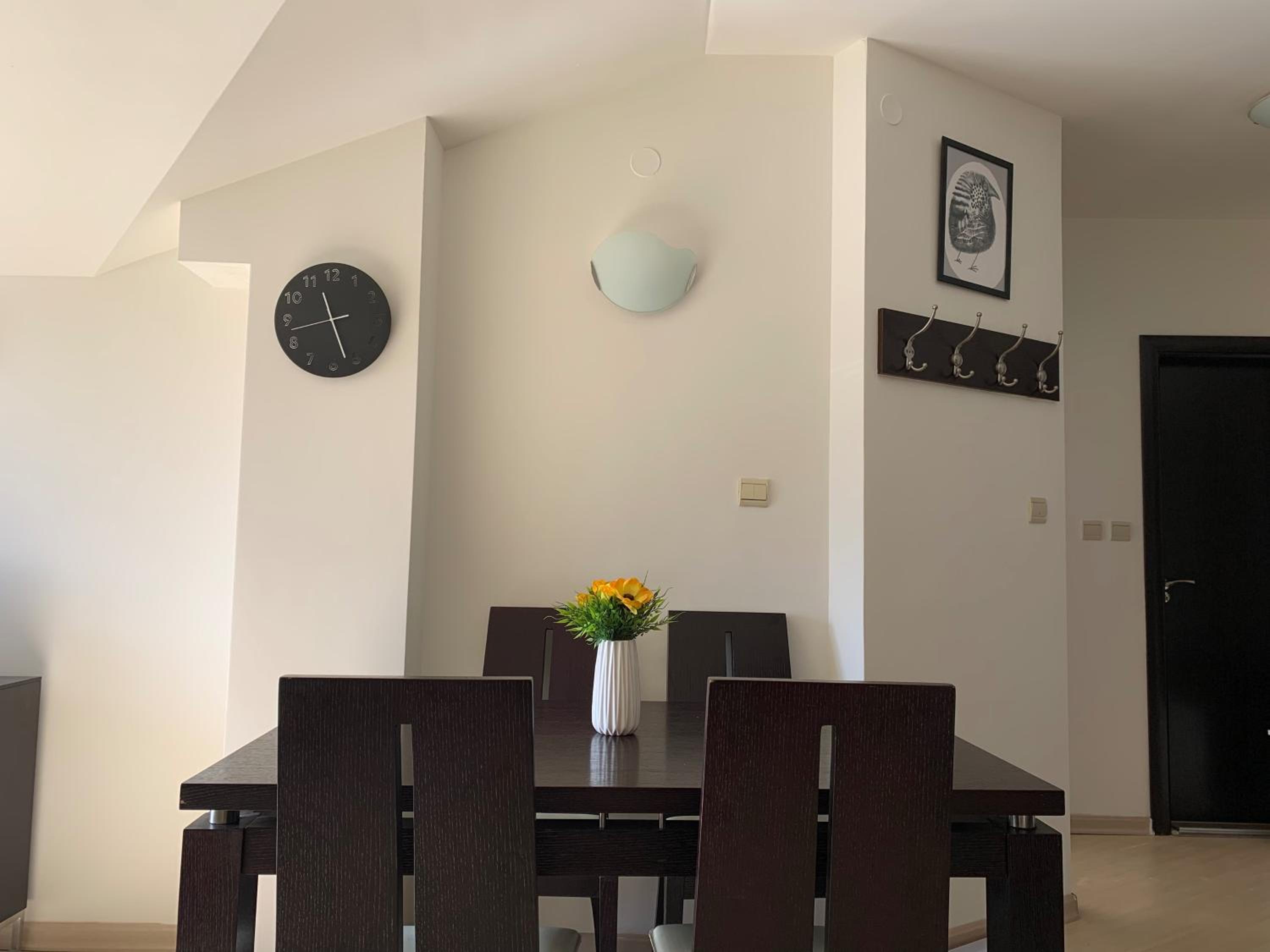 Central Art Apartment in Bansko with Mountain View