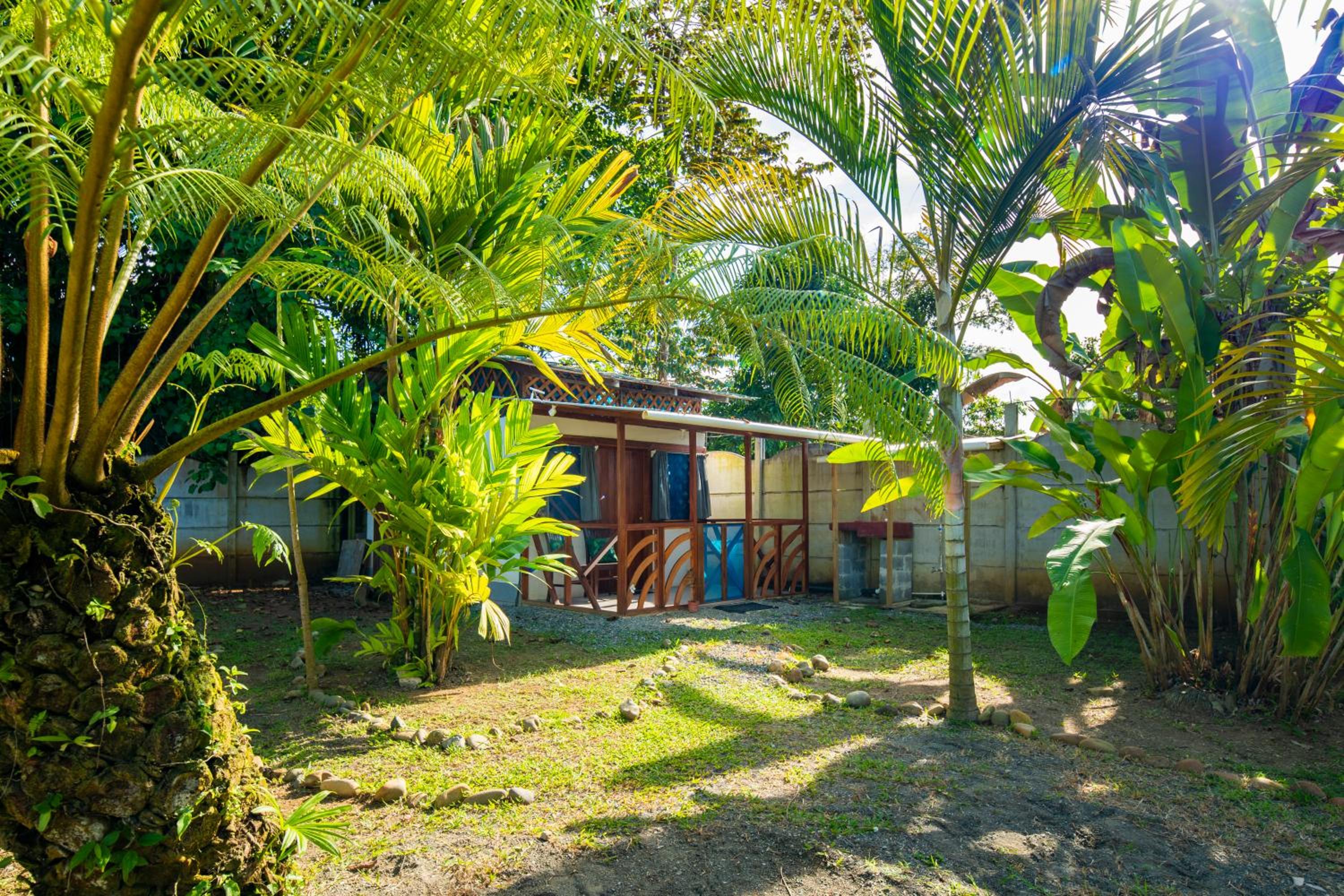Casa Blanca Beachfront House with Shared Pool Access Pangea Lodge