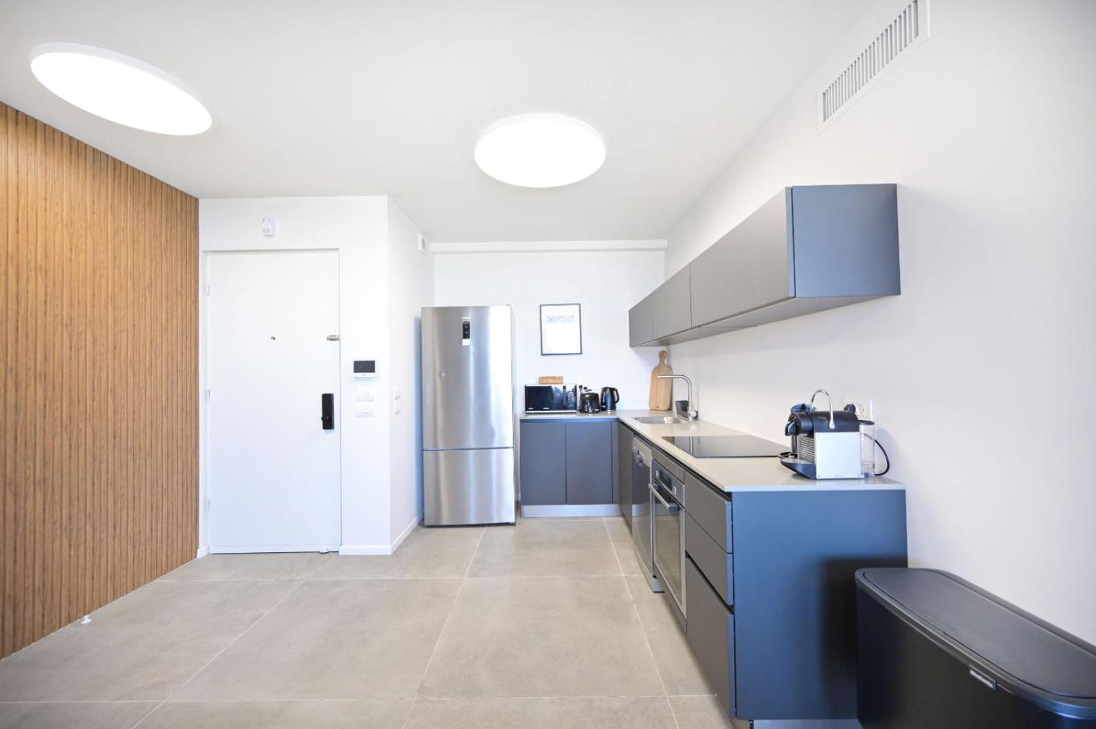 Stylish Sea View 2BR Apartment by HolyGuest view 4