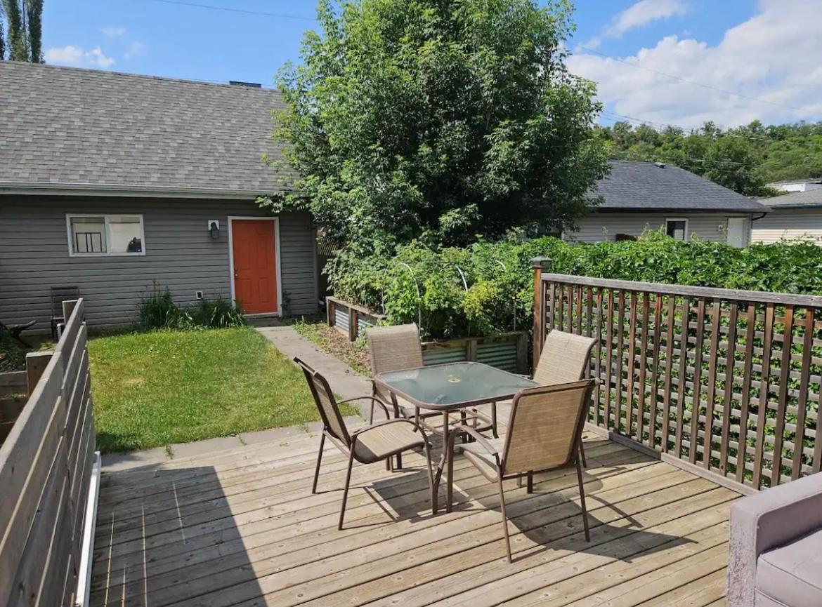 River Valley Basement Suite Near Downtown