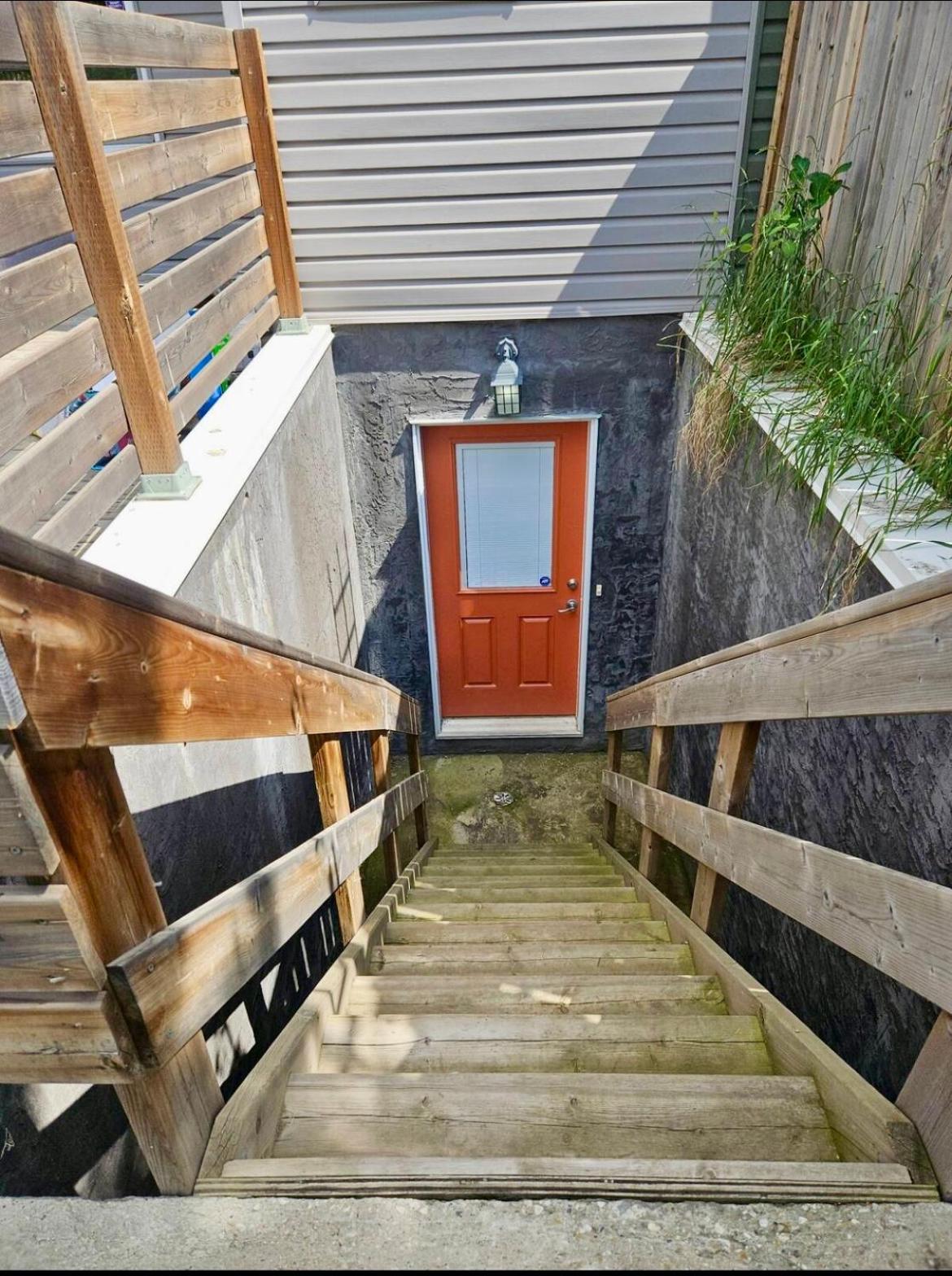 River Valley Basement Suite Near Downtown