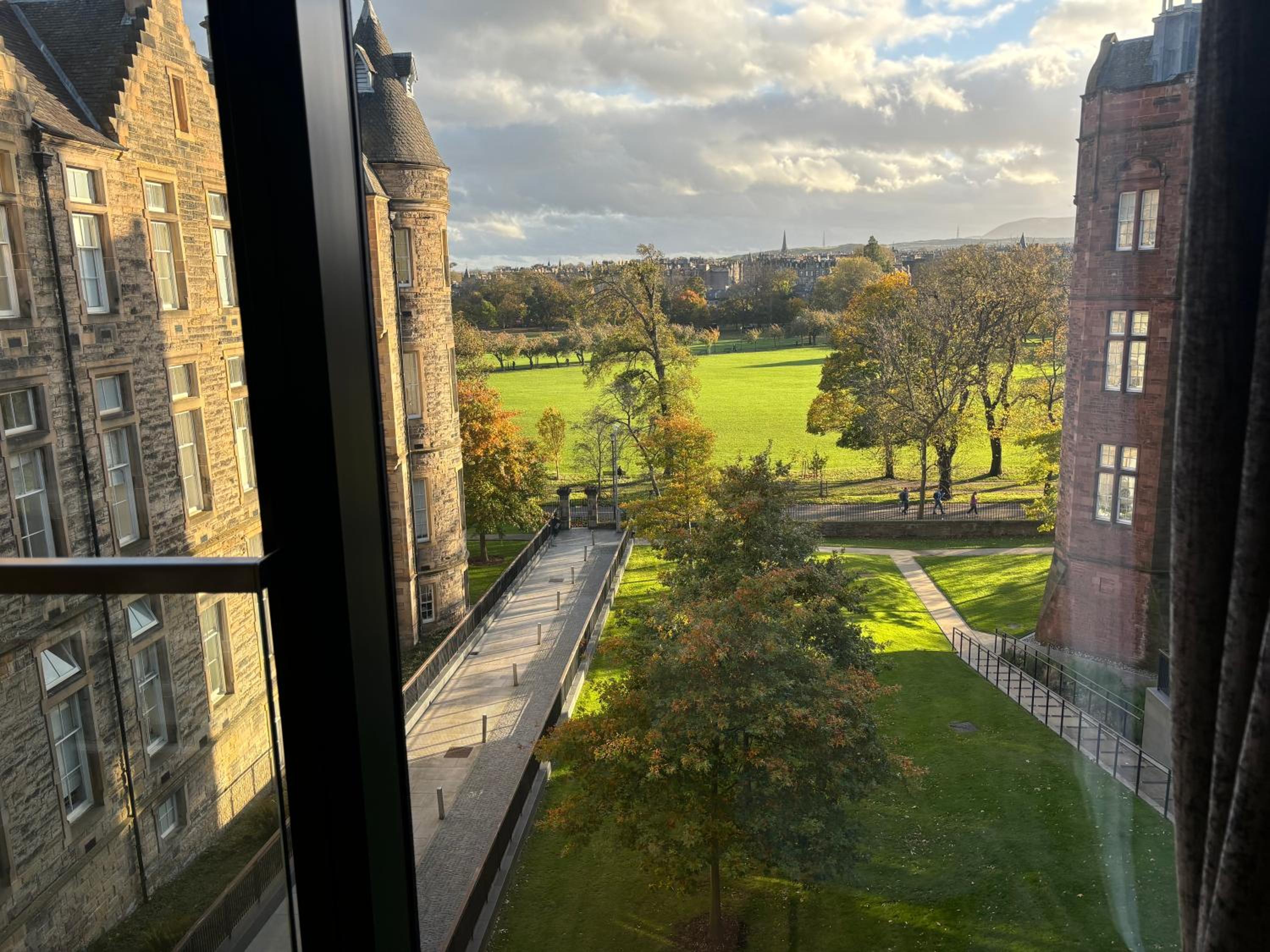 Executive Quartermile apartment near to Castle University with park view view 3