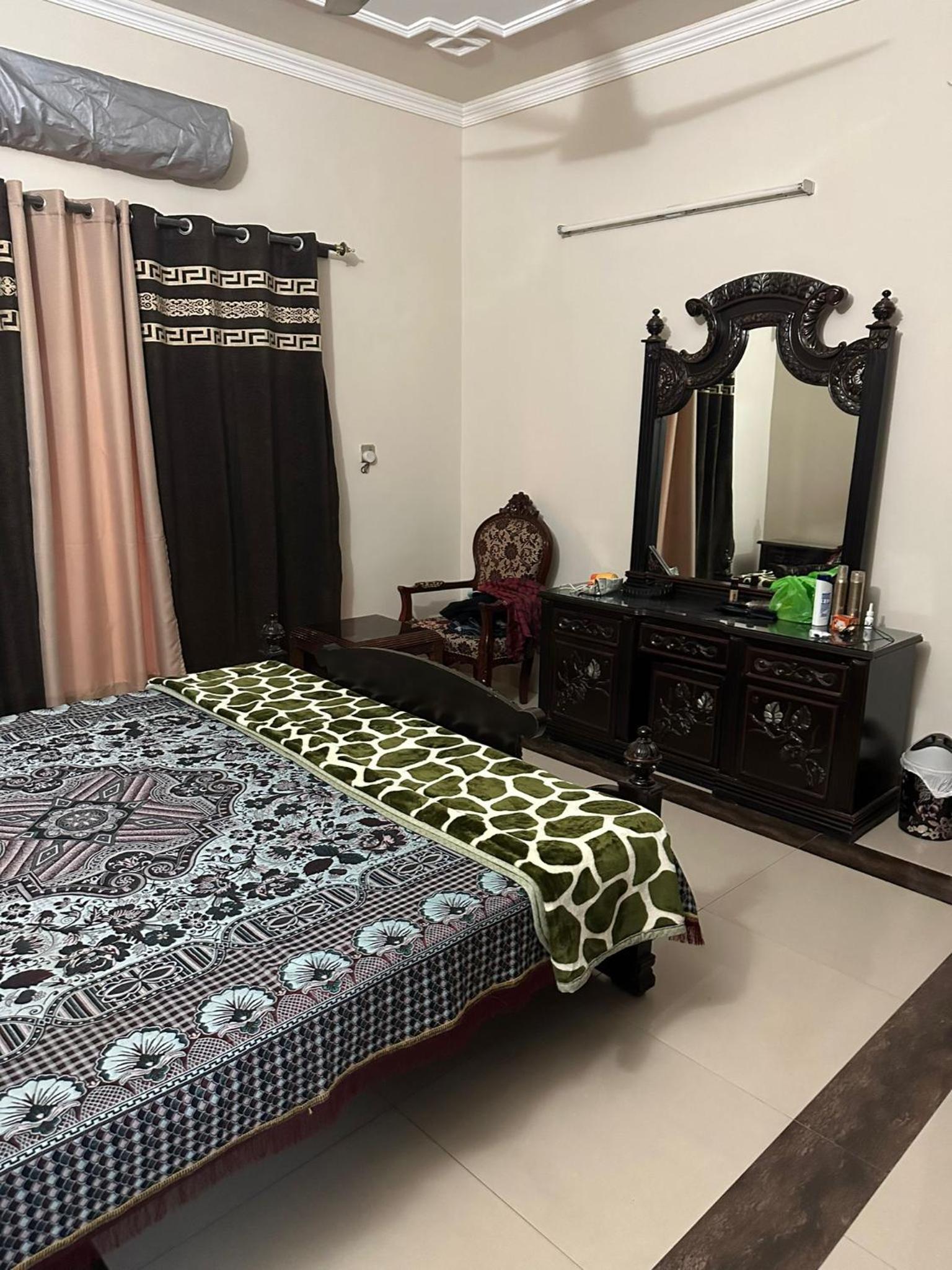 2 bedrooms private lower portion Lahore