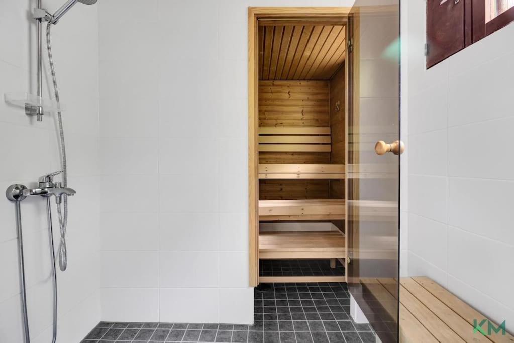 Cozy house in a quiet area with sauna view 2