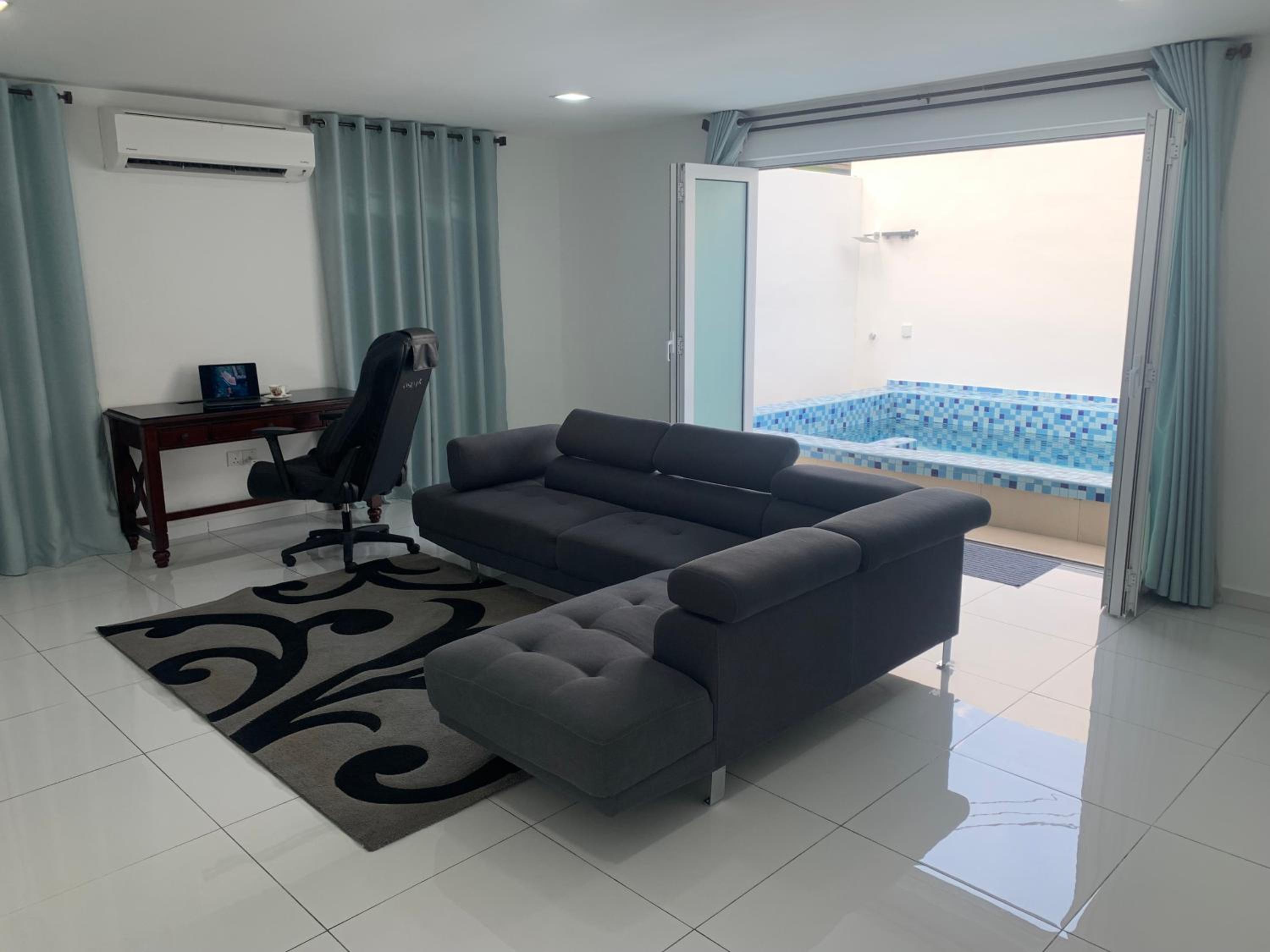 Ell Homestay with Private pool Pasir gudang photo 2