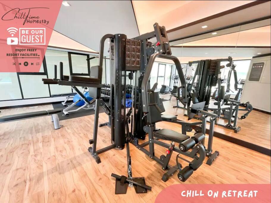 Paradigm Residence Above Paradigm Mall FREE 5G WiFi Netflix Pool by ChillTime Homestay