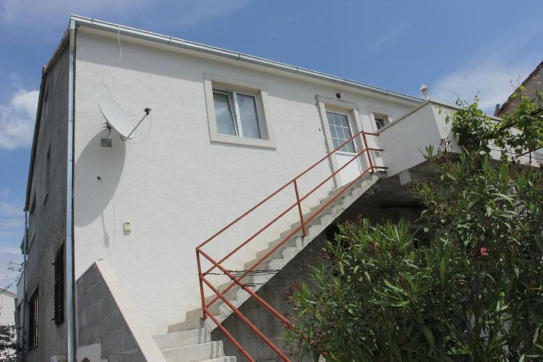 Apartment Dani view 4