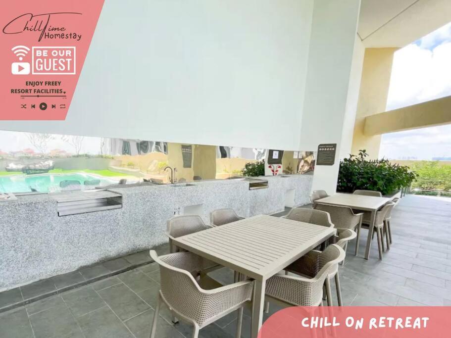 Paradigm Residence Above Paradigm Mall FREE 5G WiFi Netflix Pool by ChillTime Homestay