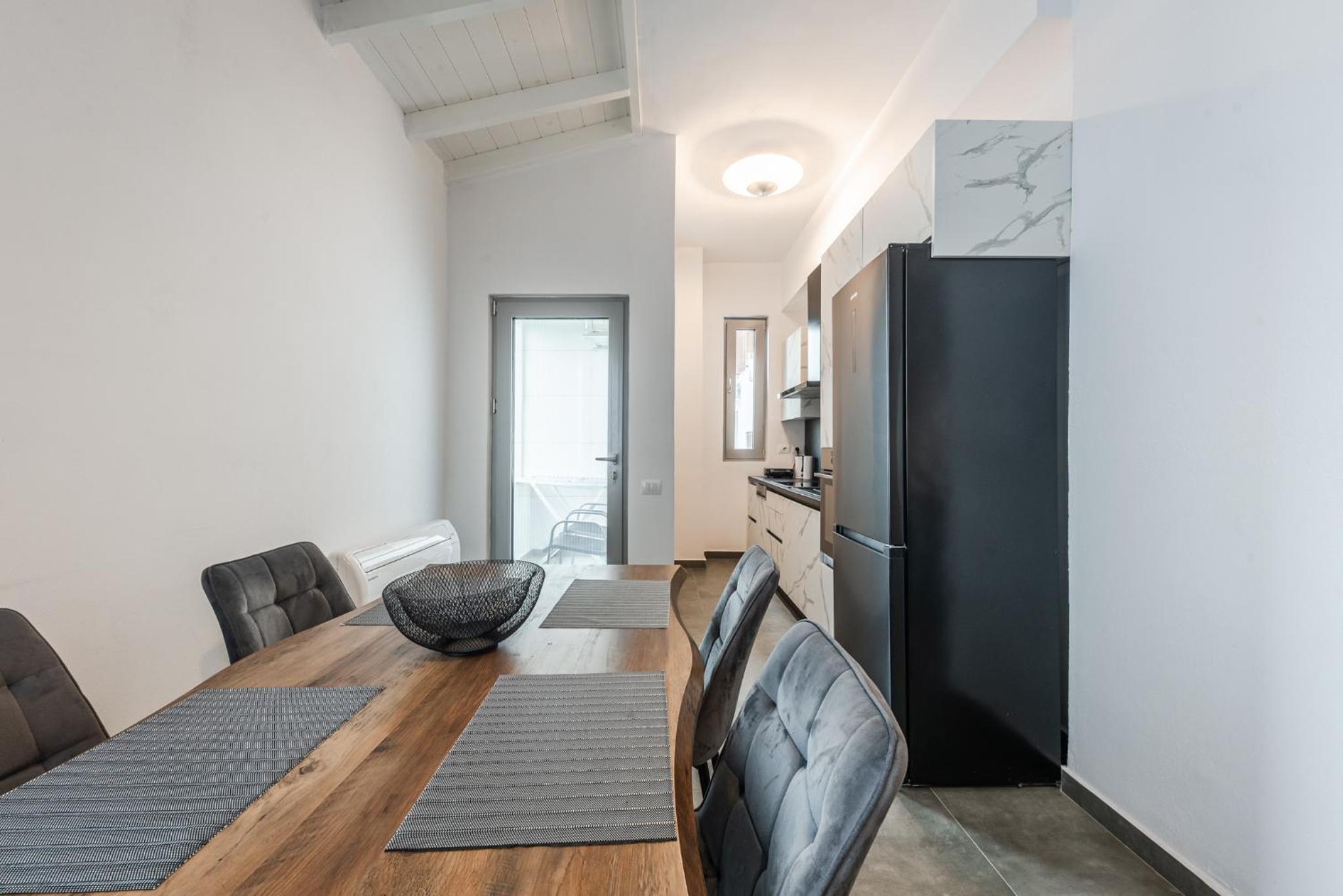 Royal Hill Apartments by PS