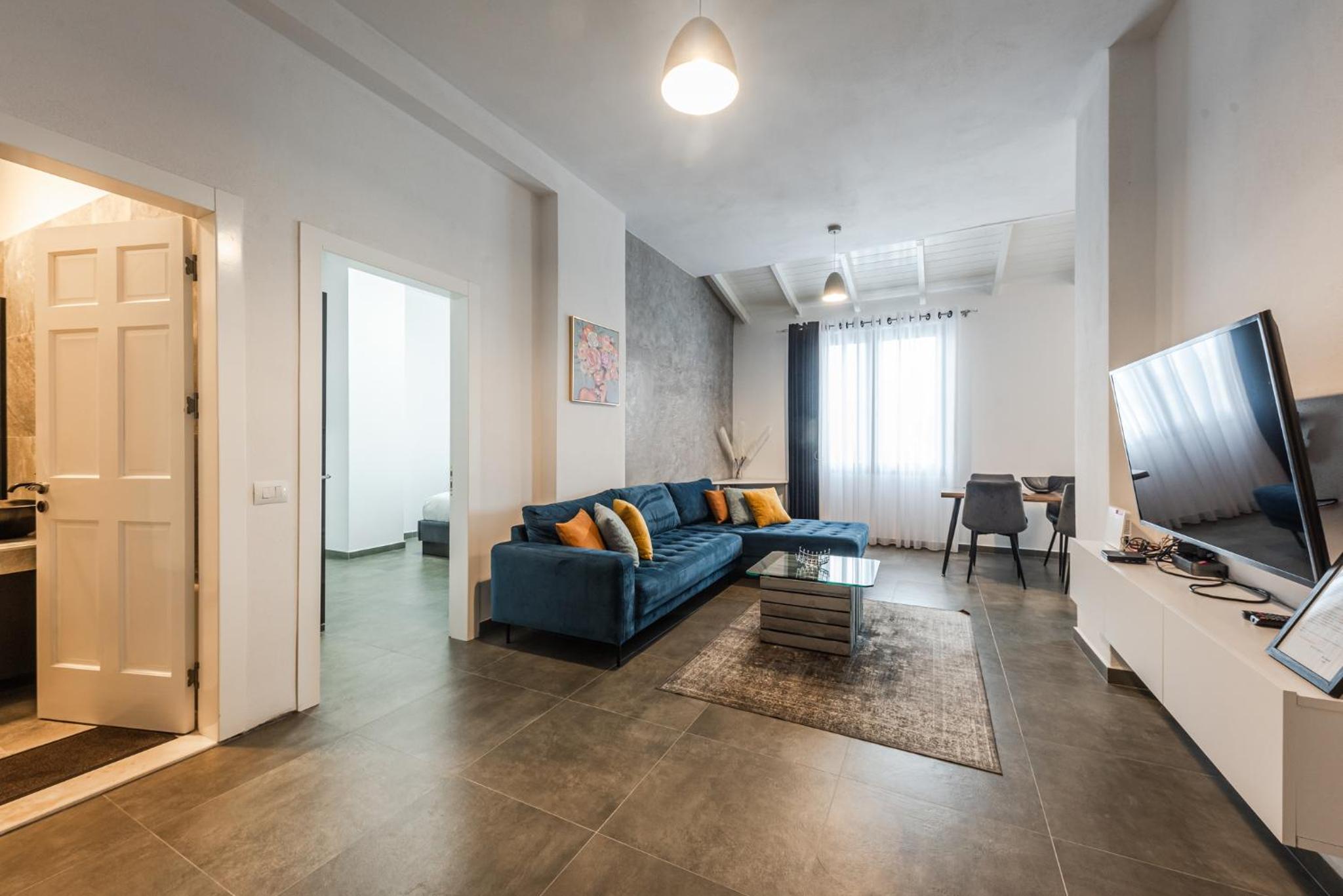Royal Hill Apartments by PS