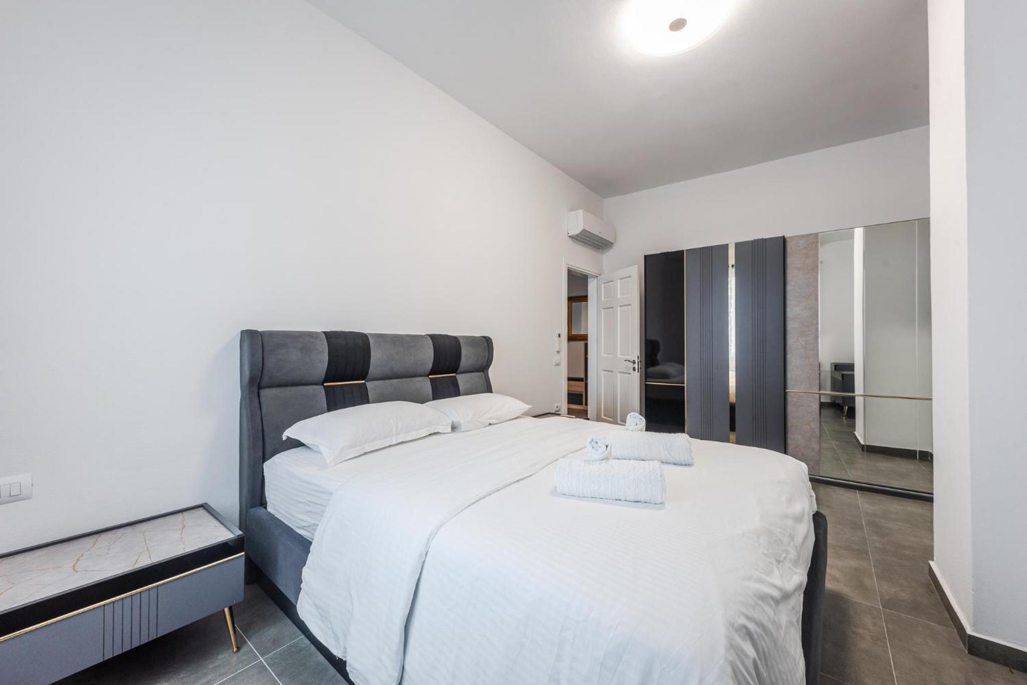 Royal Hill Apartments by PS