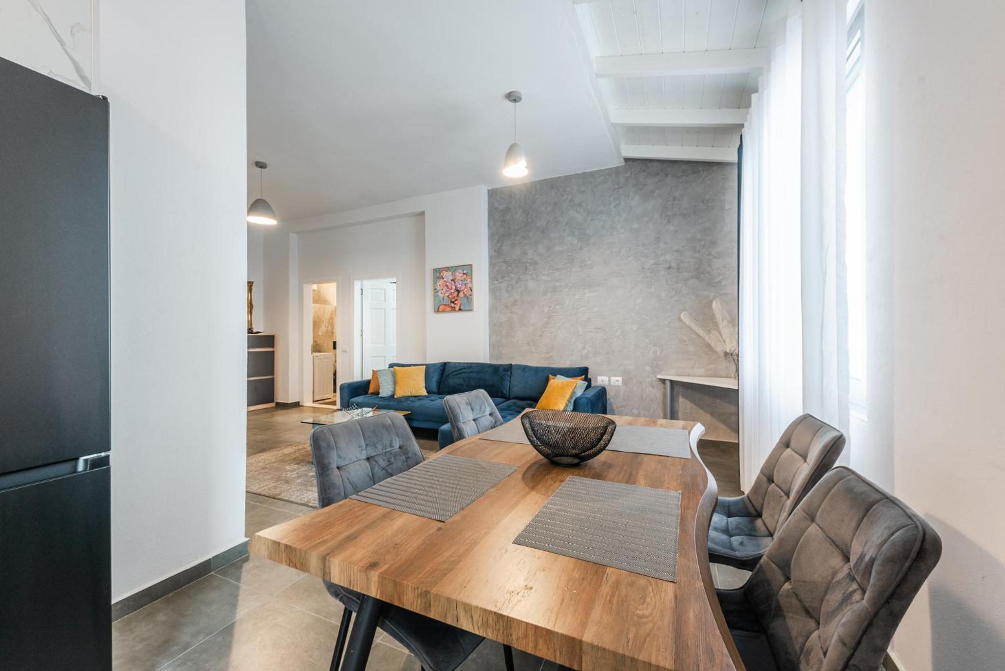 Royal Hill Apartments by PS