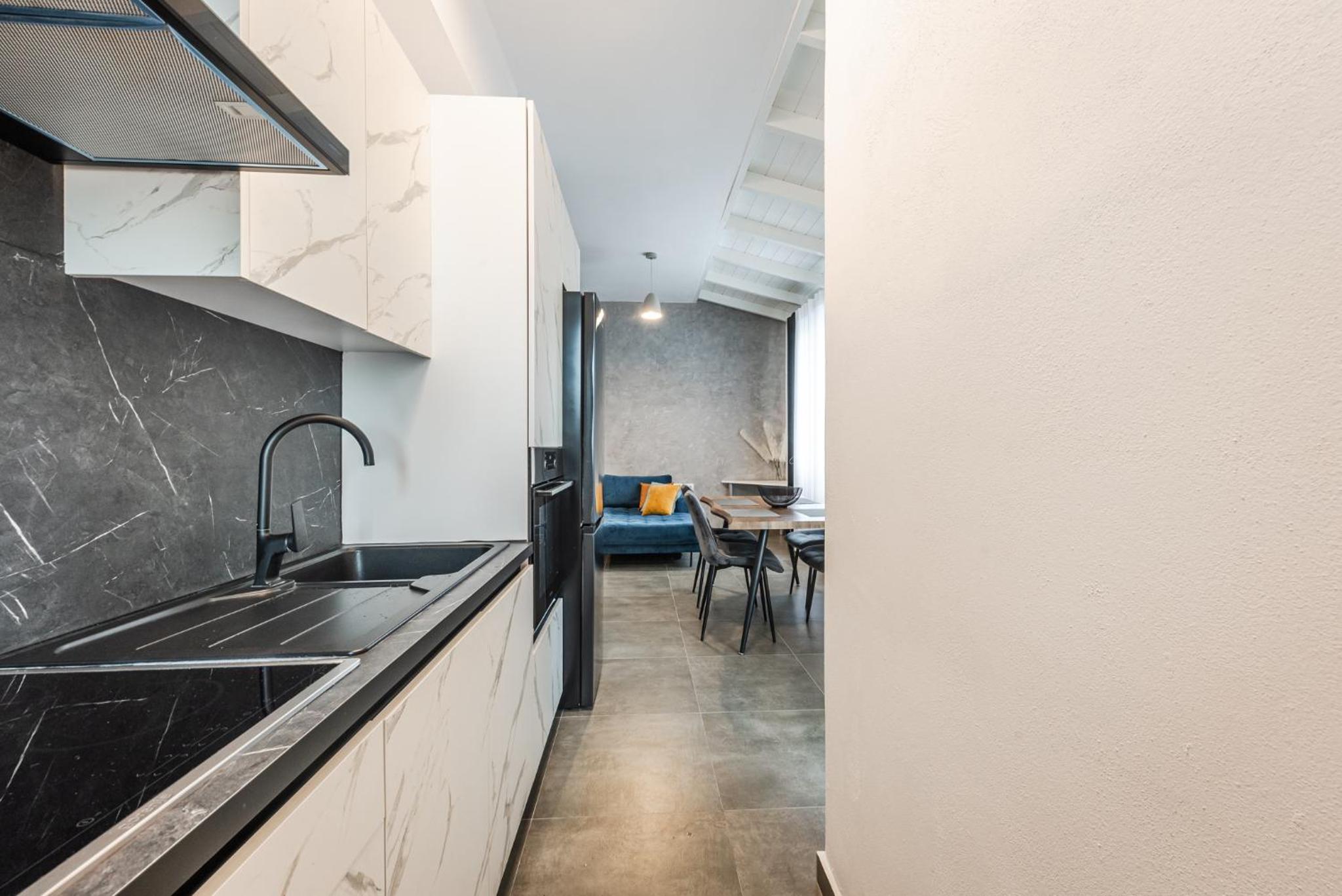 Royal Hill Apartments by PS