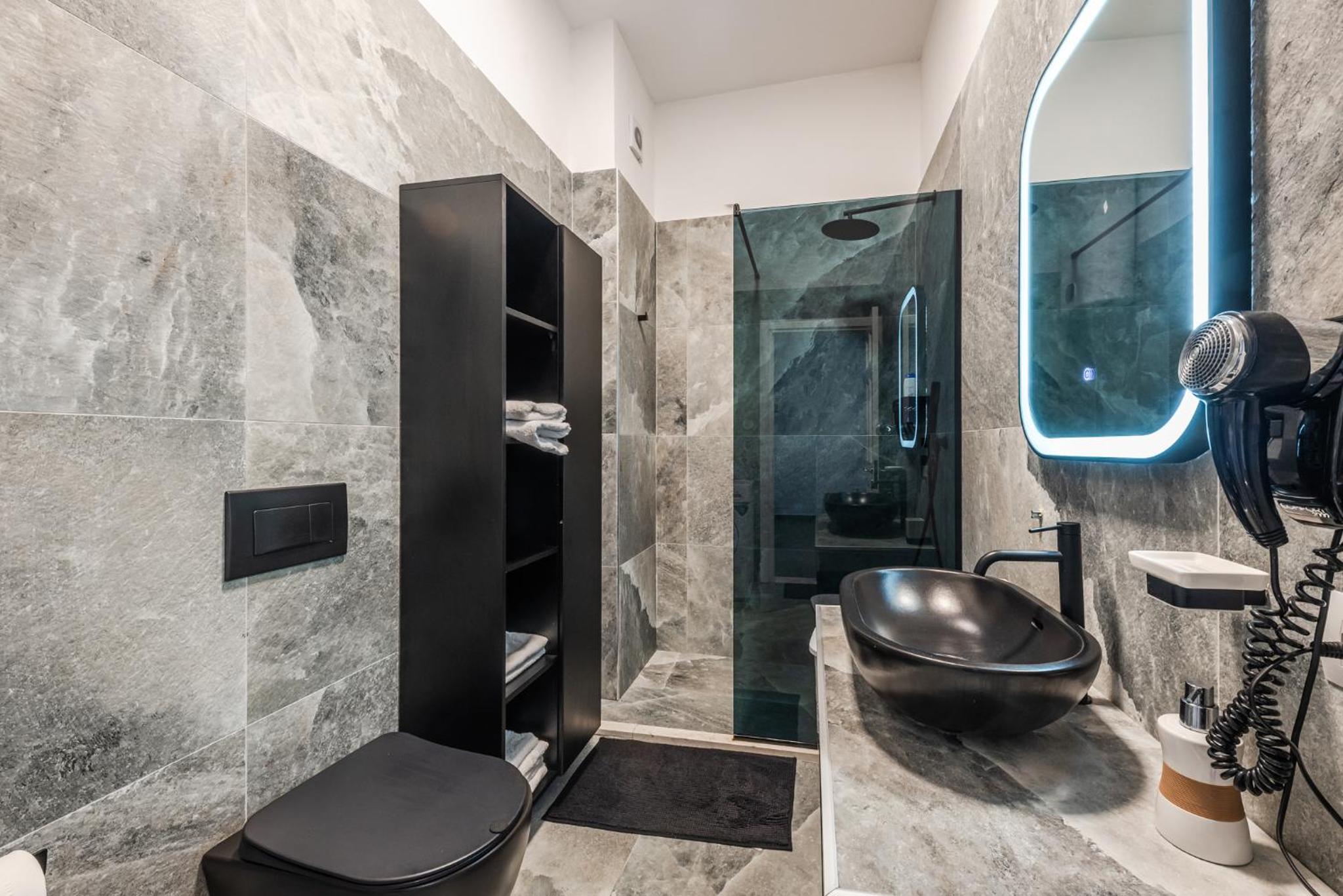 Royal Hill Apartments by PS