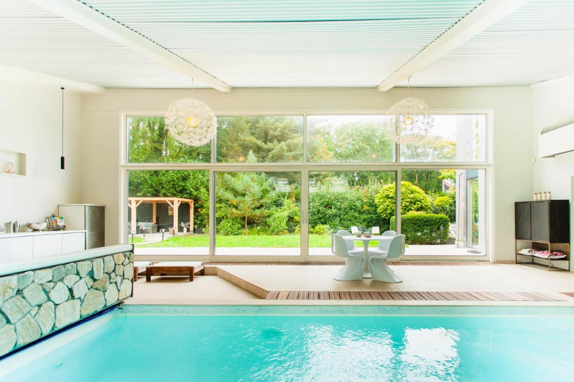 8P 4B Lanaken Retreat: Swimming Pool Jacuzzi and Sauna
