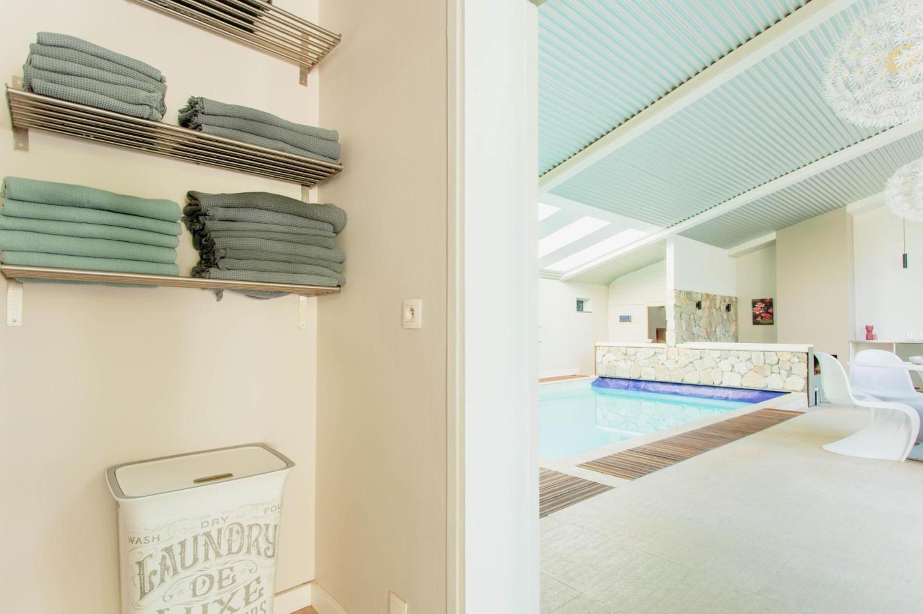 8P 4B Lanaken Retreat: Swimming Pool Jacuzzi and Sauna