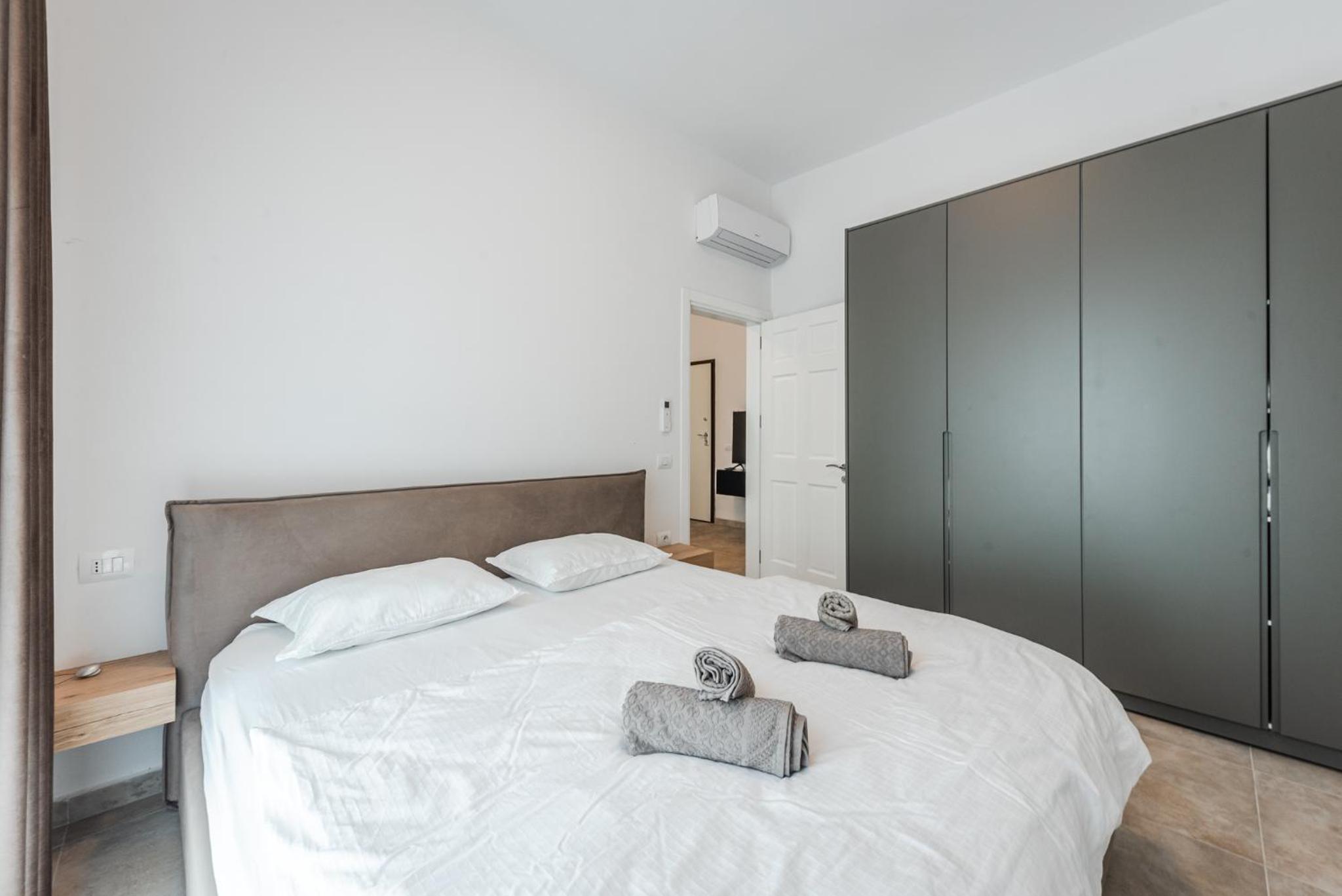 Royal Hill Apartments by PS