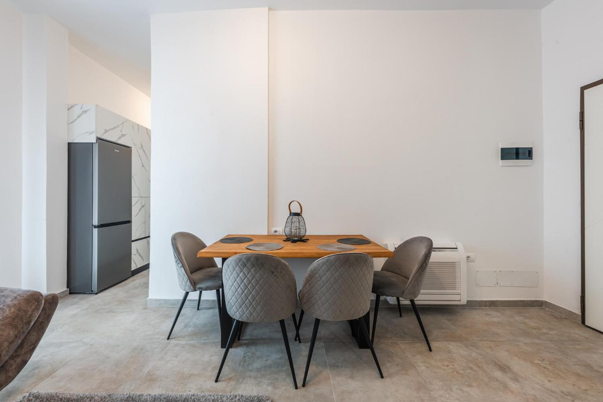 Royal Hill Apartments by PS