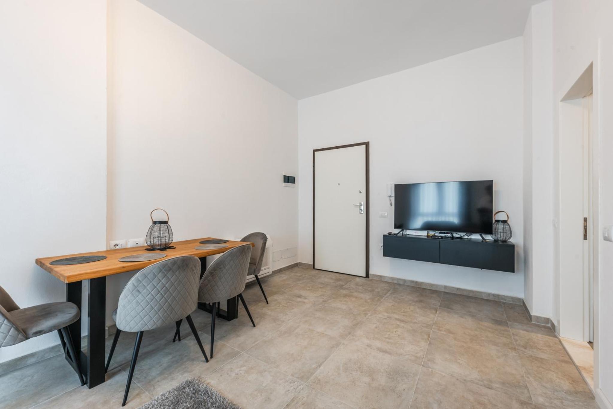 Royal Hill Apartments by PS
