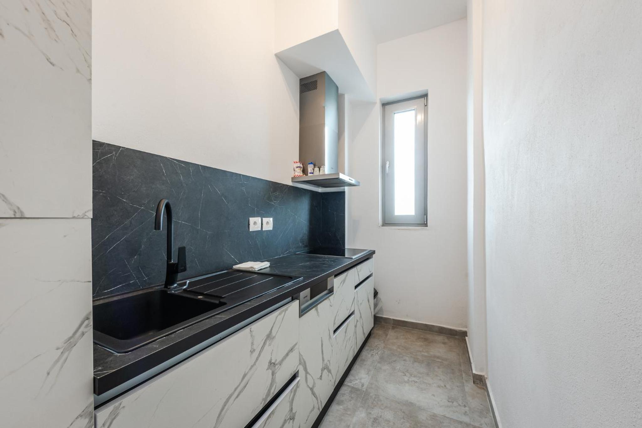 Royal Hill Apartments by PS
