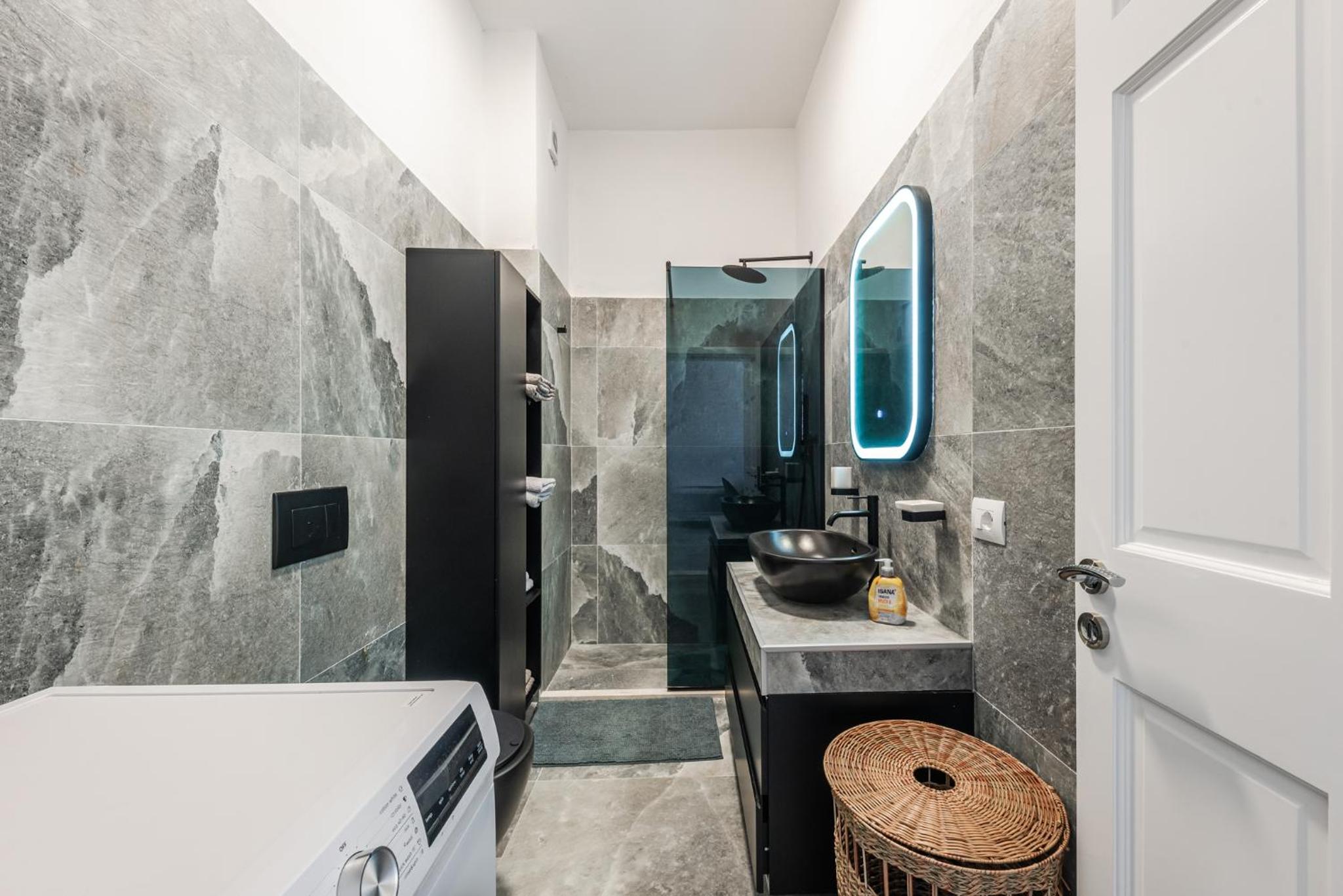 Royal Hill Apartments by PS