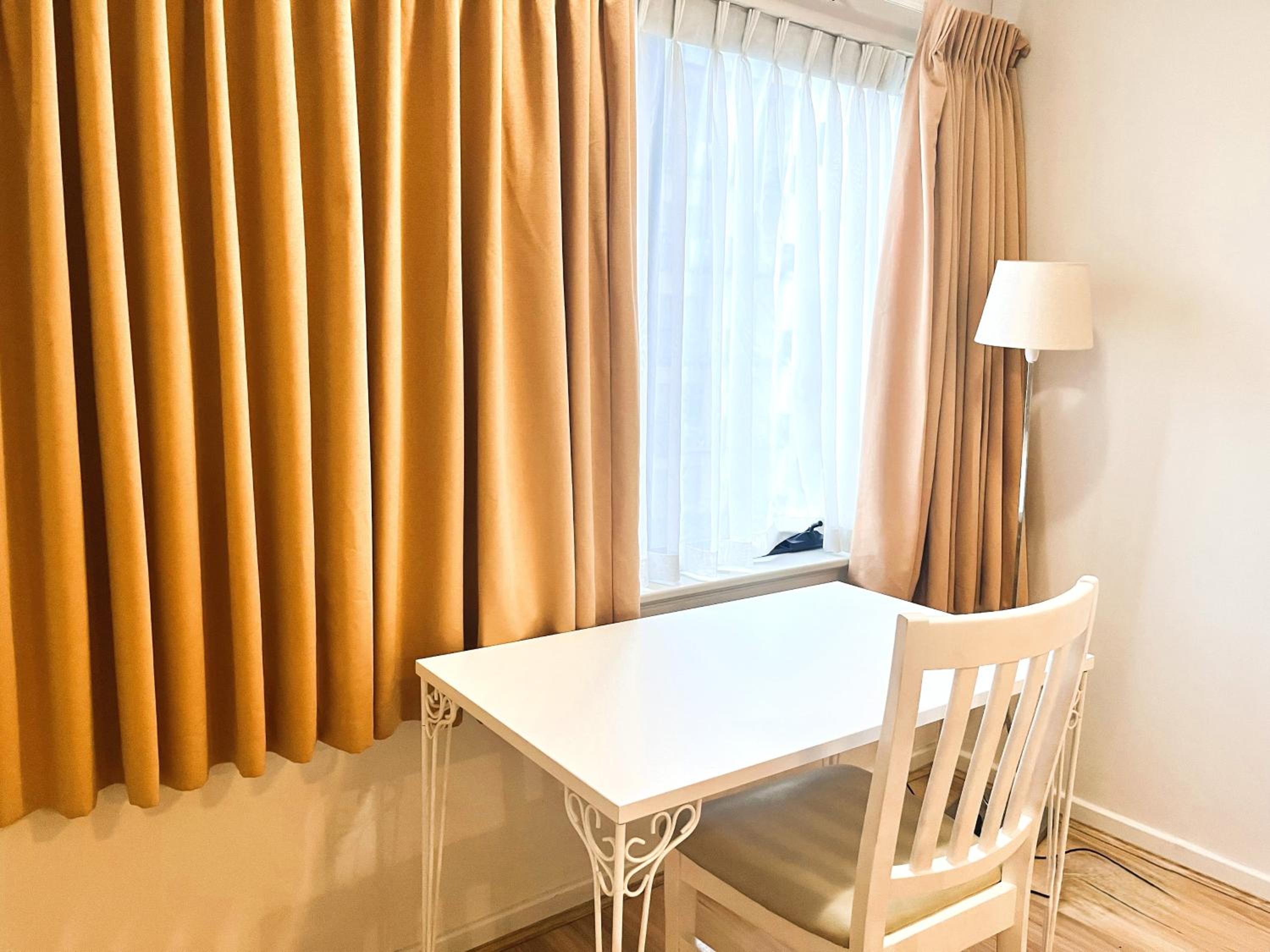 10 CBD Resort 2BR Secure Suite Pool Gym & Parking