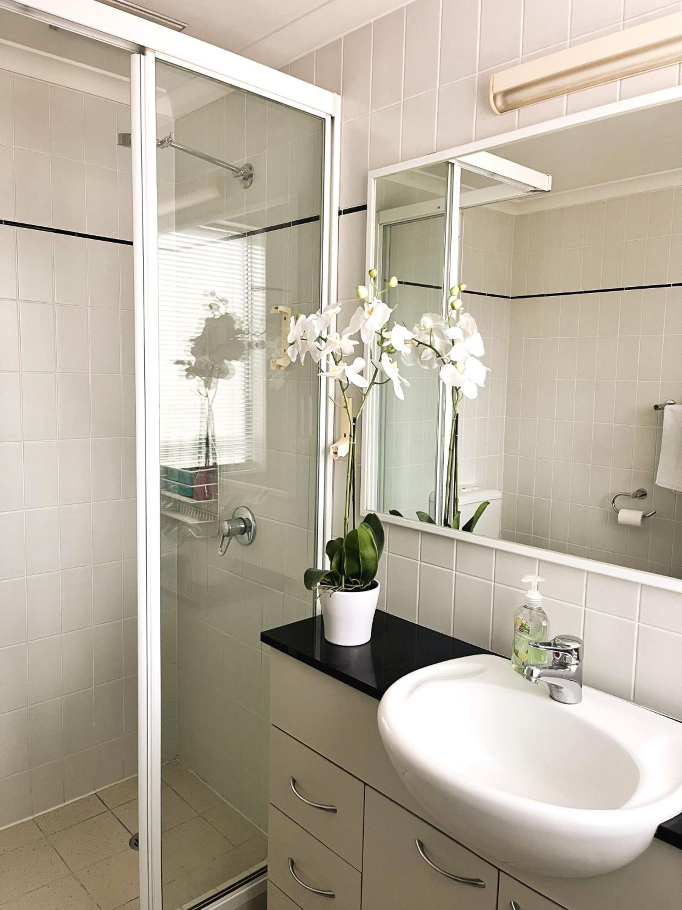 10 CBD Resort 2BR Secure Suite Pool Gym & Parking