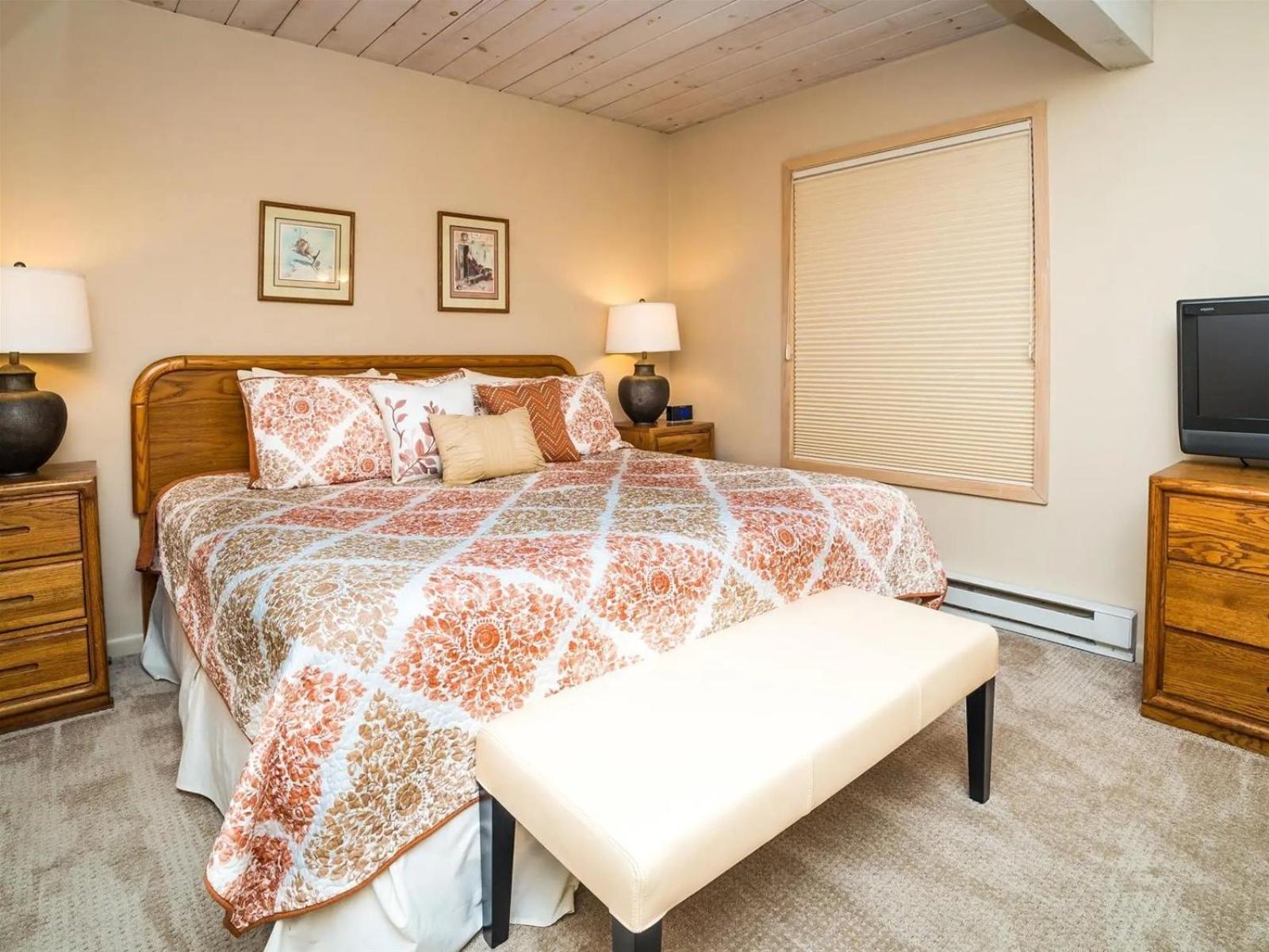 3 Bedroom Condo At Historic Lift 1A In Downtown Aspen view 3
