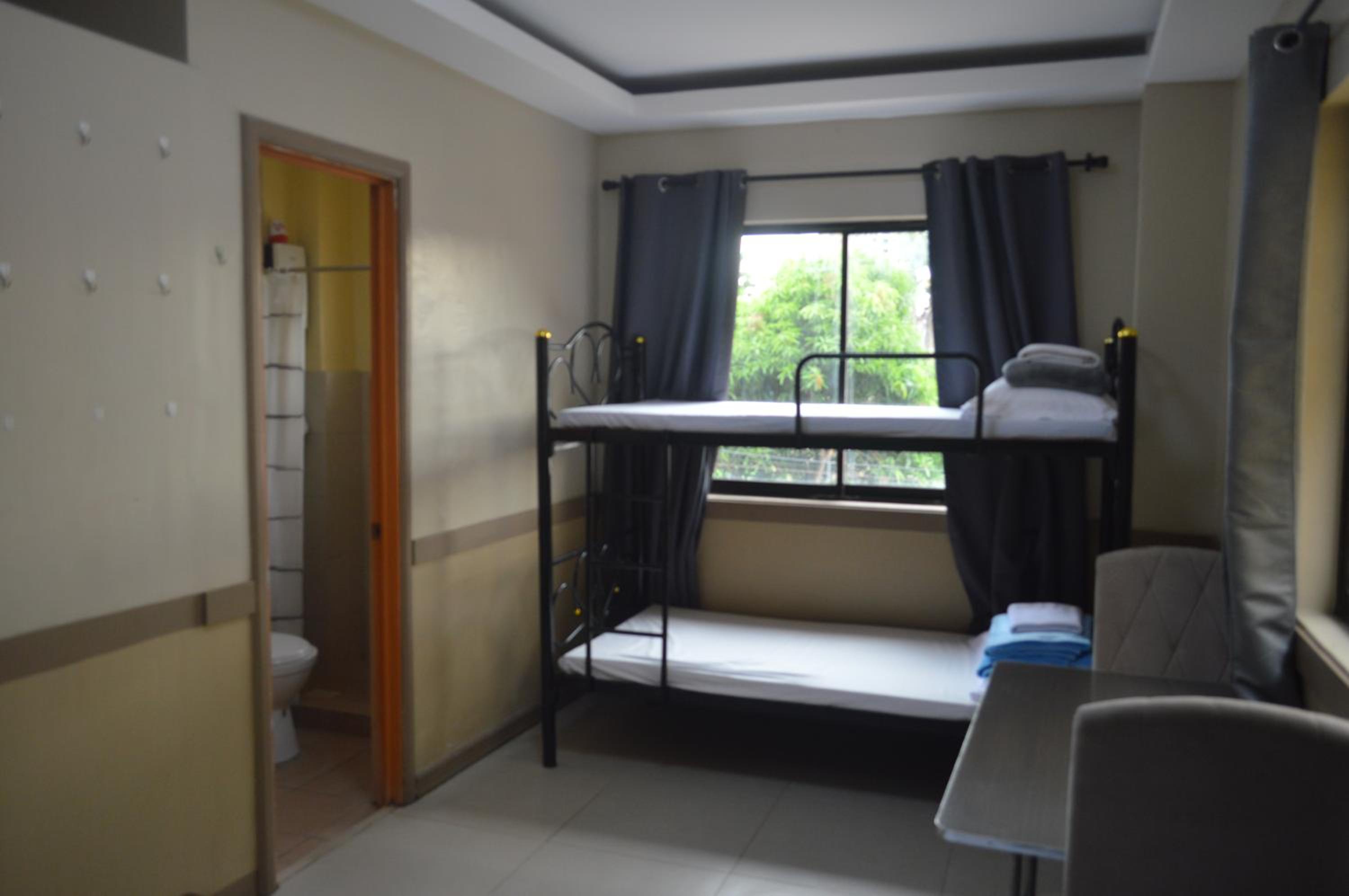 Best Inn AS Family Room 2A view 5