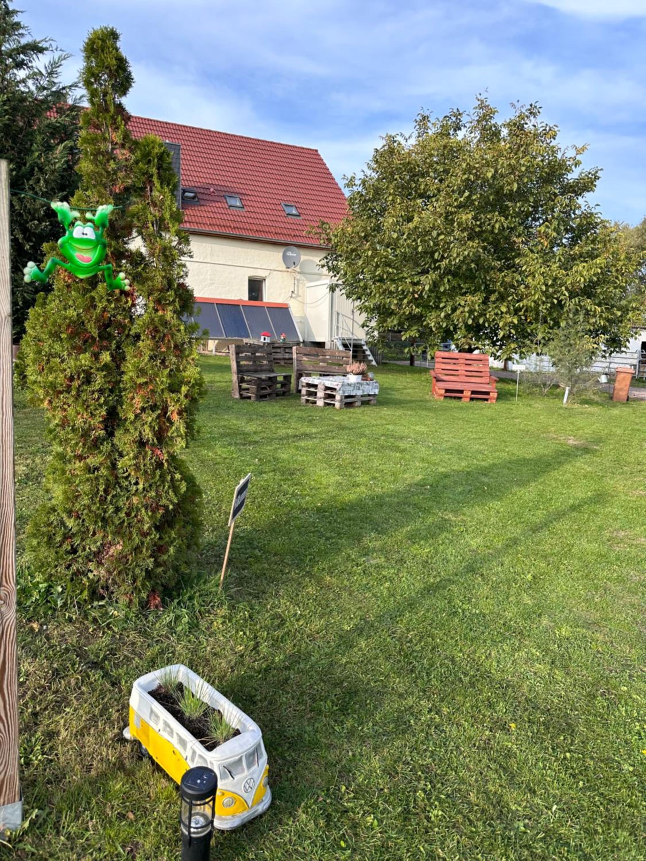 Ruhiges Wohlfühlzimmer auf dem Pferdehof Gut Greppin - mit Kochnische, WLAN & kostenlosem Parken