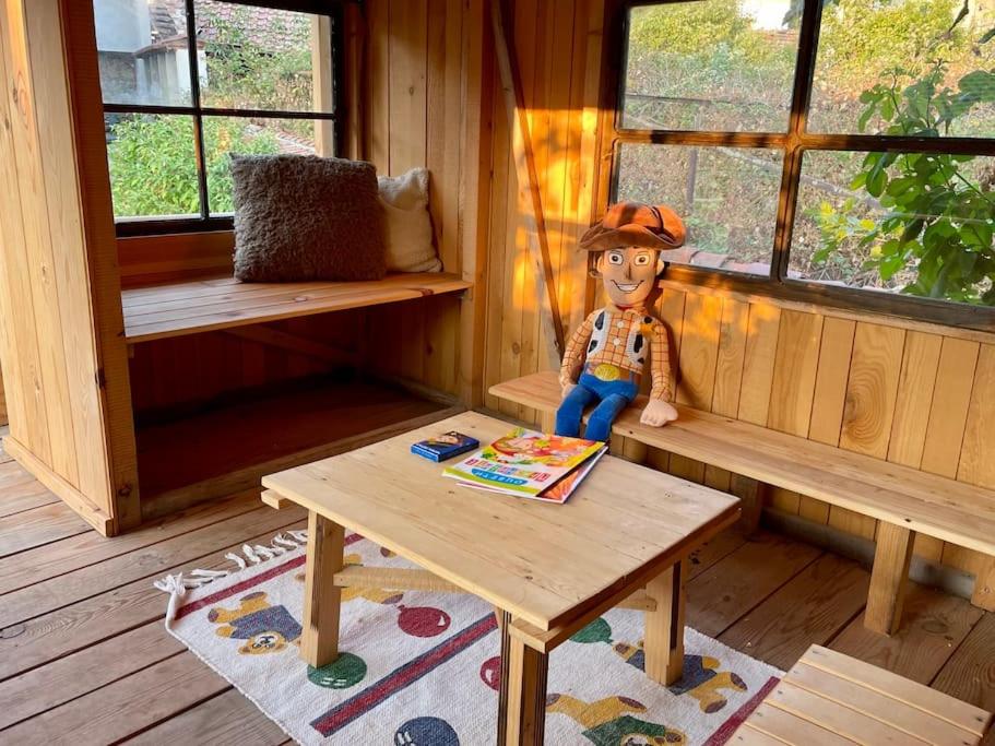 Large Cosy House by a Forest - Treehouse, BBQ, Fireplace & Mountain