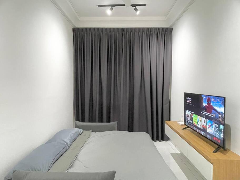 1min to Paradigm Mall 2to 5pax Platino MujiStyle