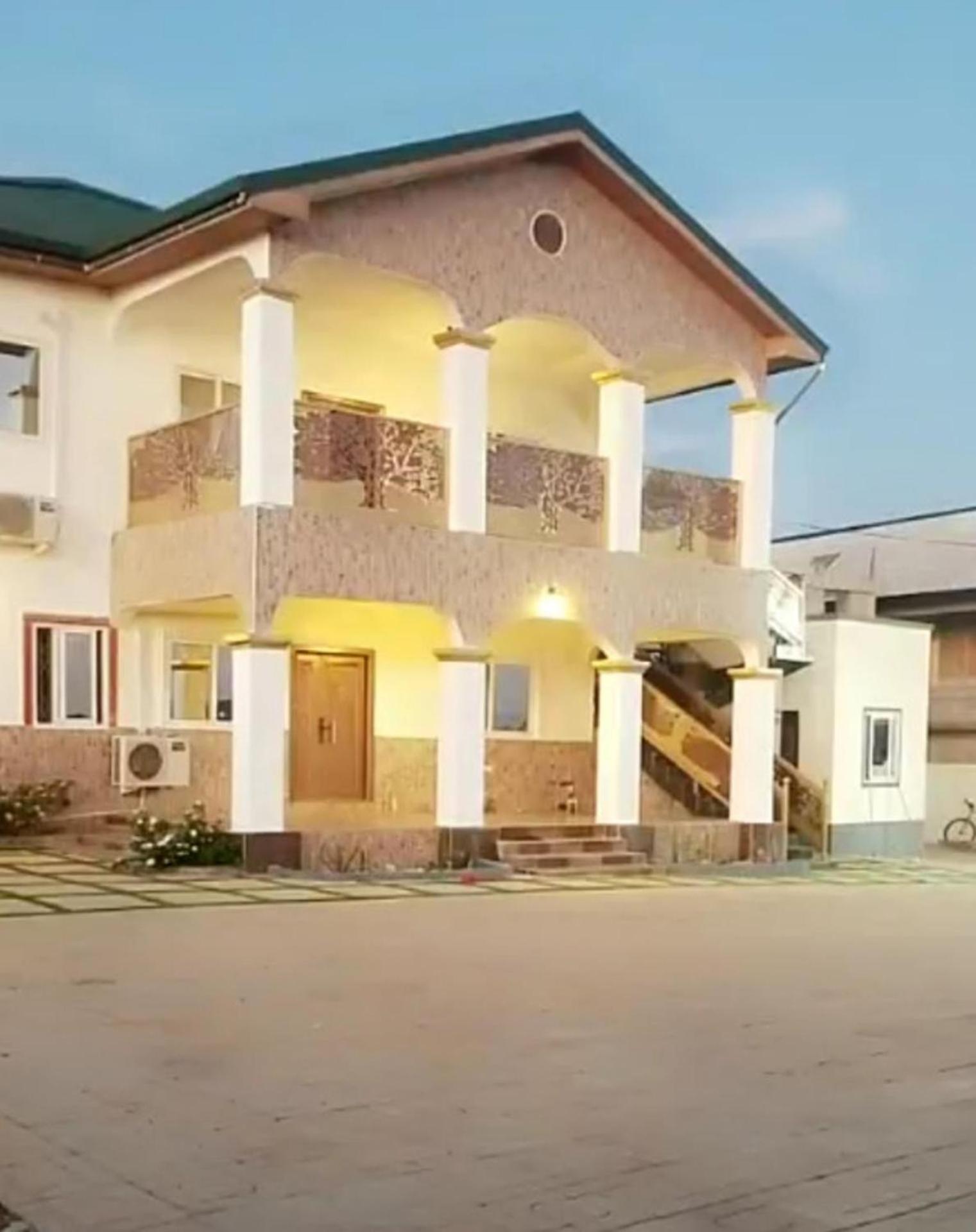 Mankessim-5Bedroom-4Bathroom-6Beds-Parking view 2