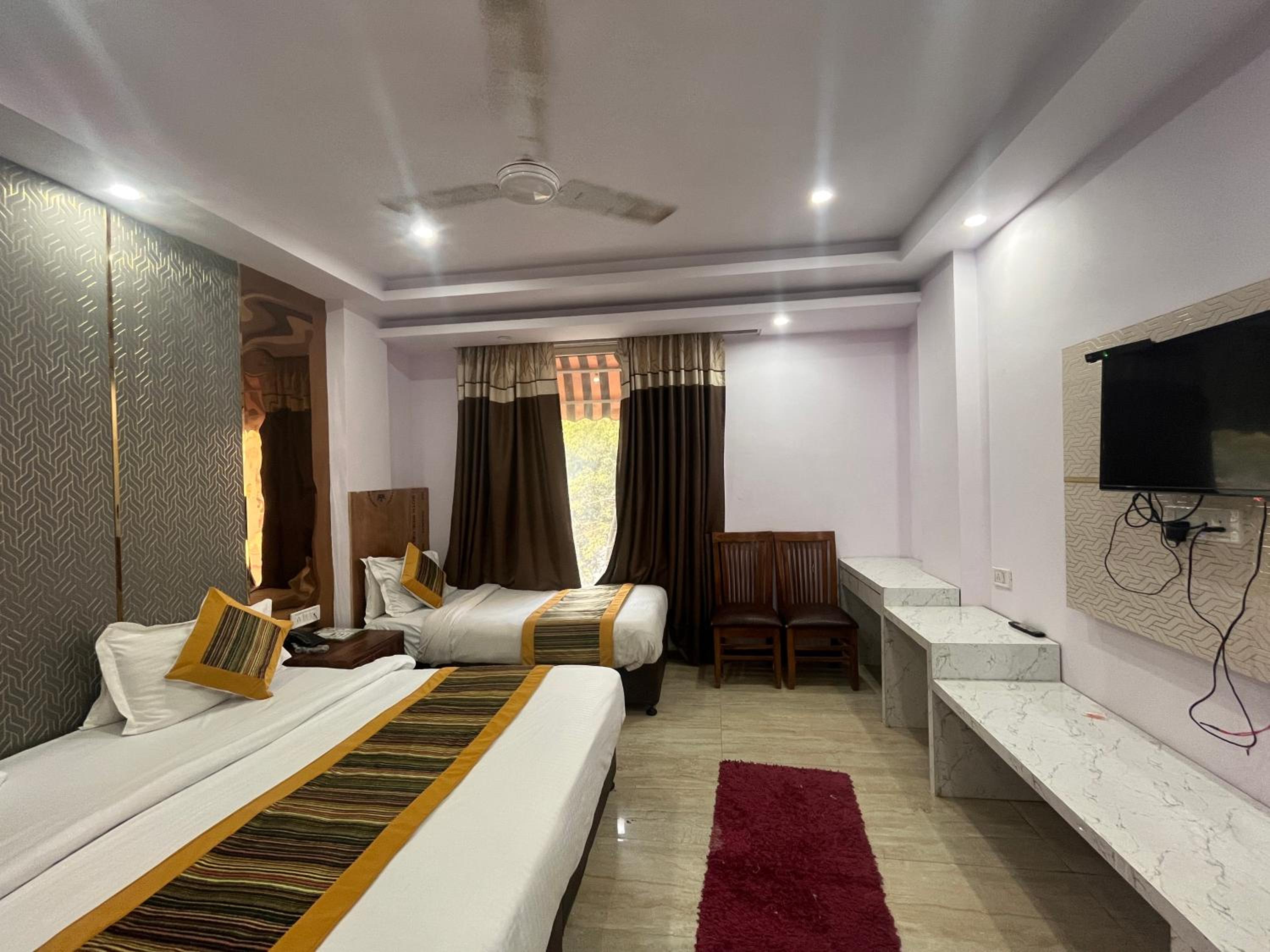 Hotel Embassy Near Rk Ashram Metro view 3