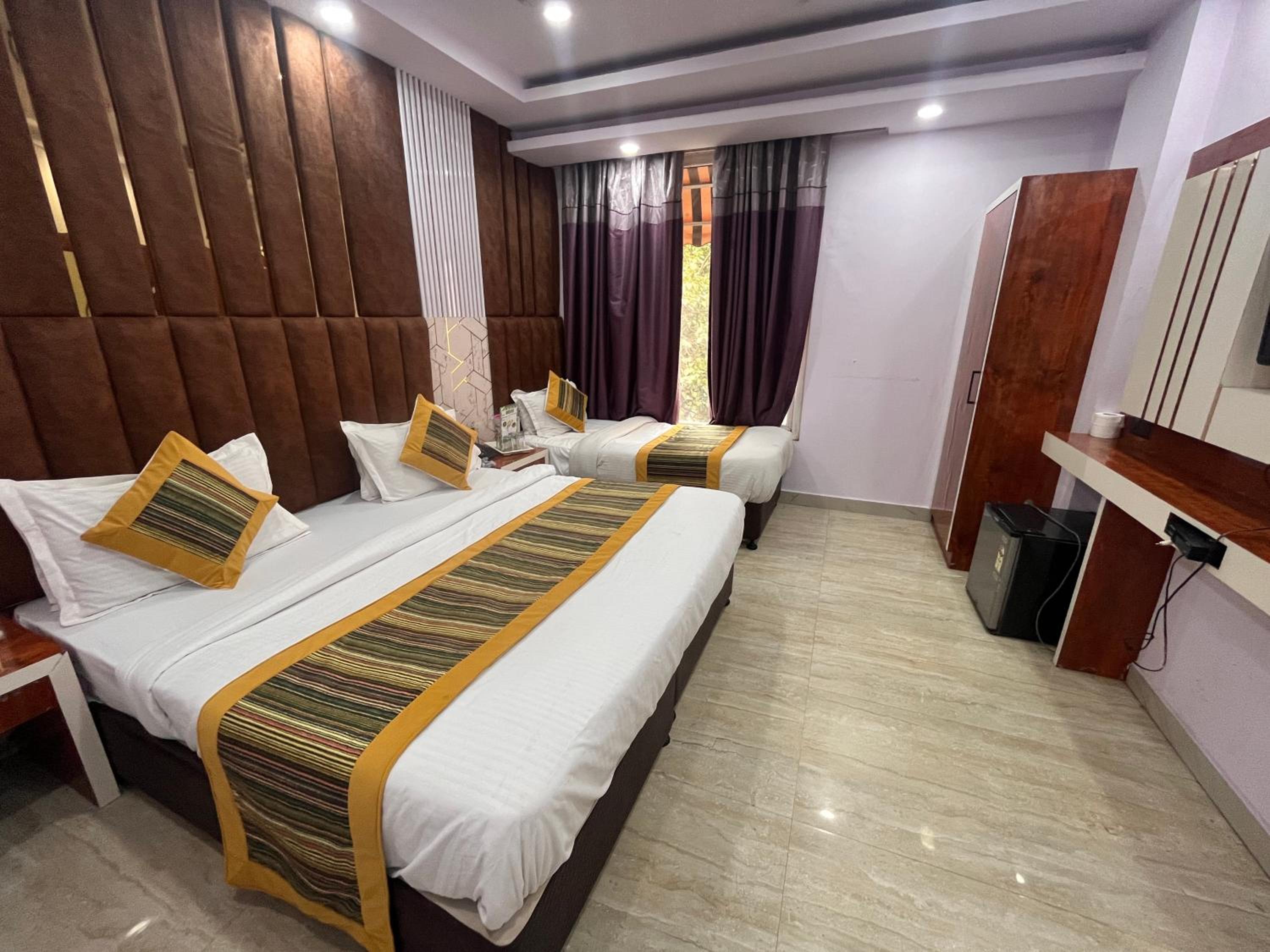 Hotel Embassy Near Rk Ashram Metro view 2
