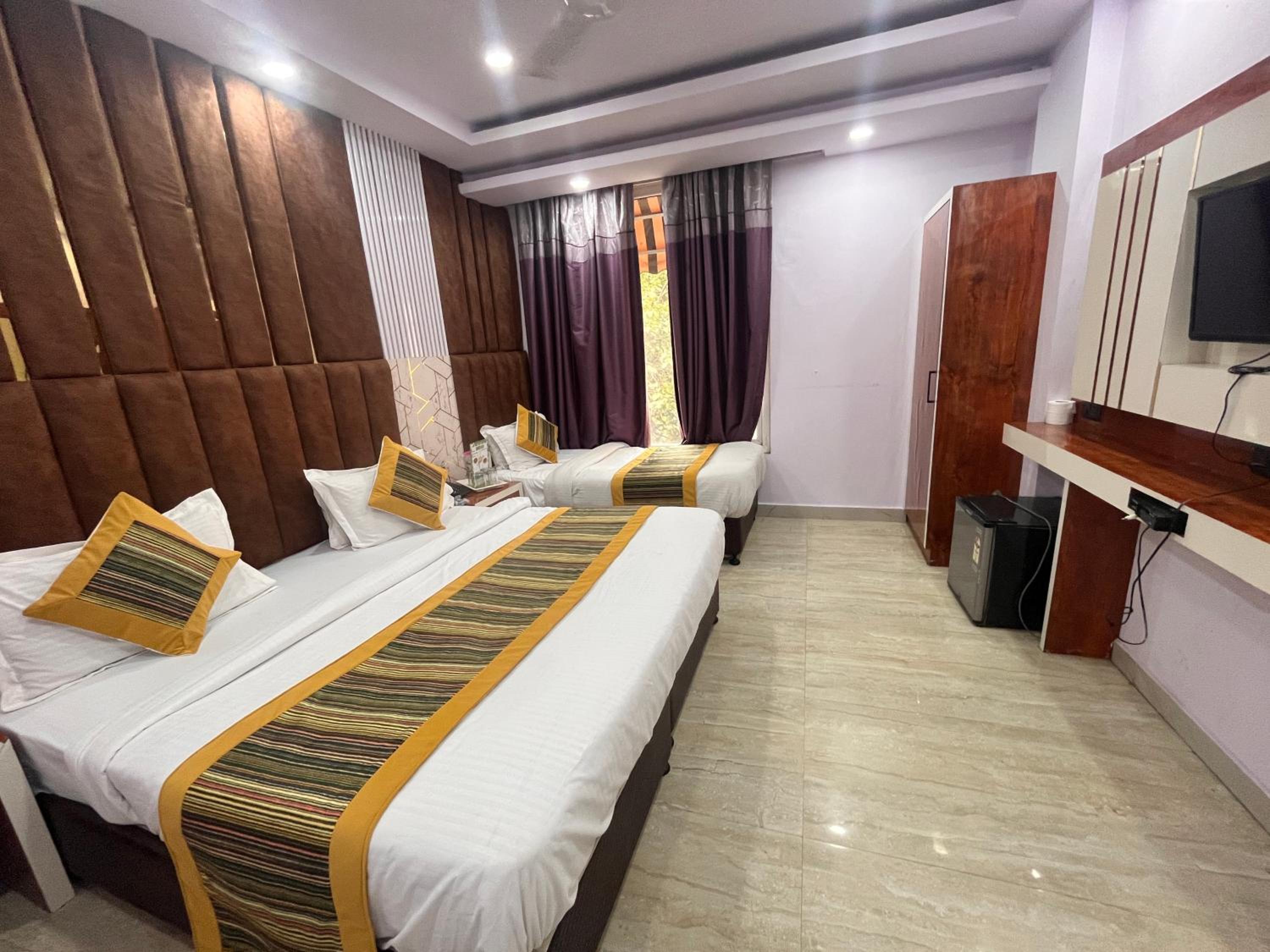 Hotel Embassy Near Rk Ashram Metro view 5