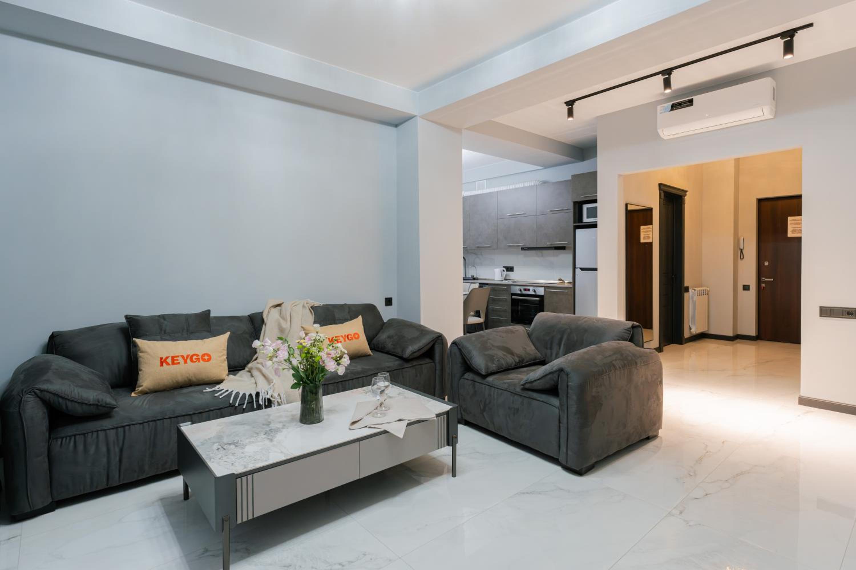 Modern 1BR Apt New Building SelfCheckin by Keygo 0100