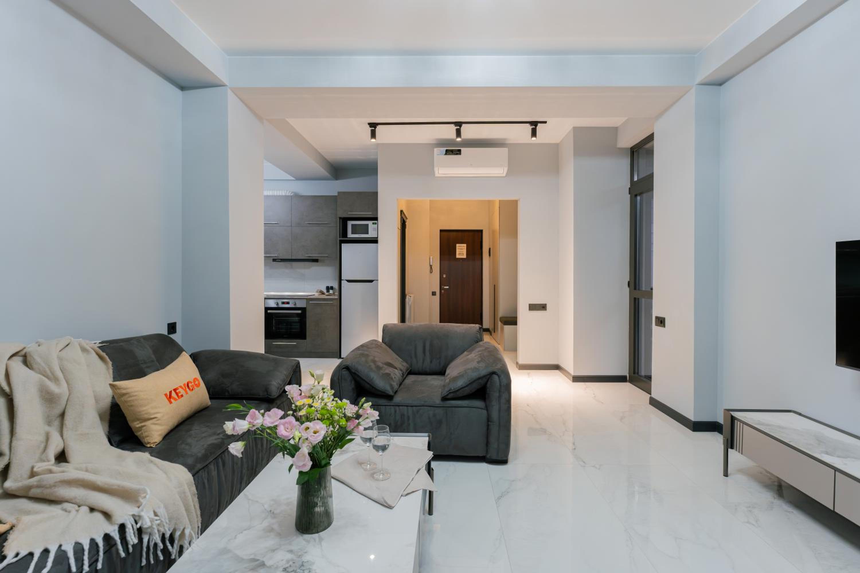 Modern 1BR Apt New Building SelfCheckin by Keygo 0100
