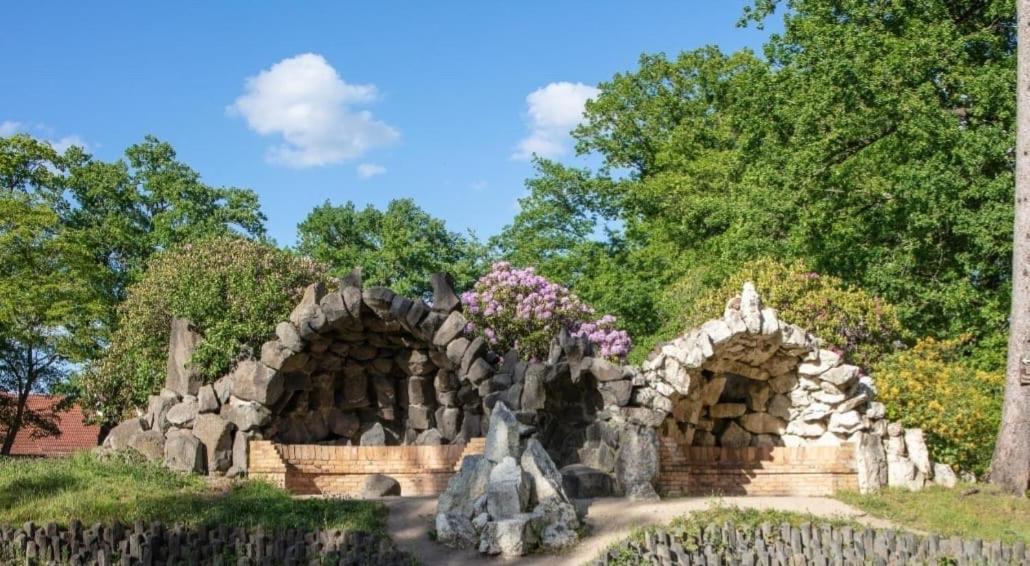 Ferienwohnung Schlossblick Direkt gegenüber dem Schloss, Rhododendronpark mit Terrasse und WLAN